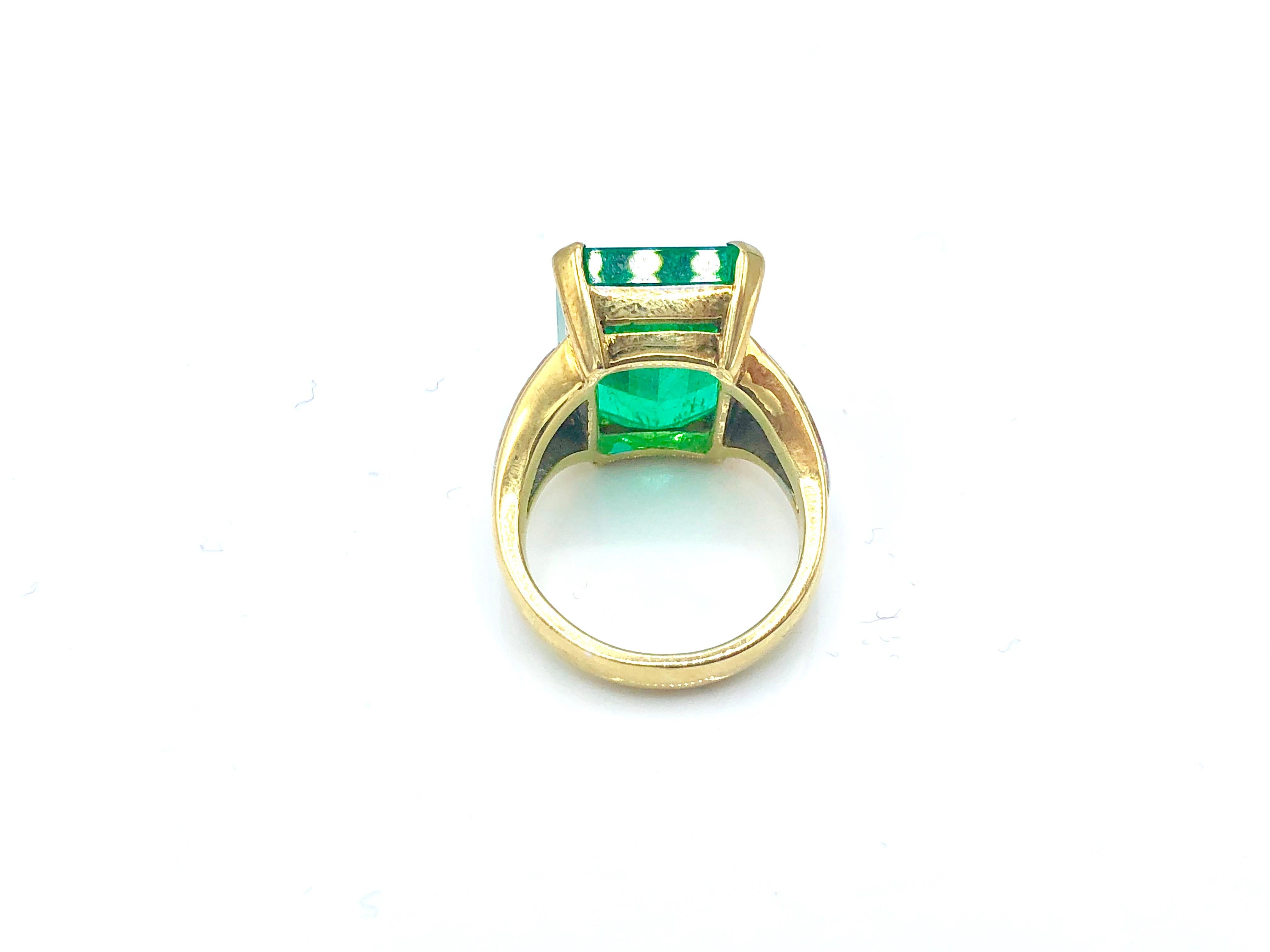 Women's 18 Karat Gold 11 Carat Emerald and Diamond Cocktail Ring For Sale