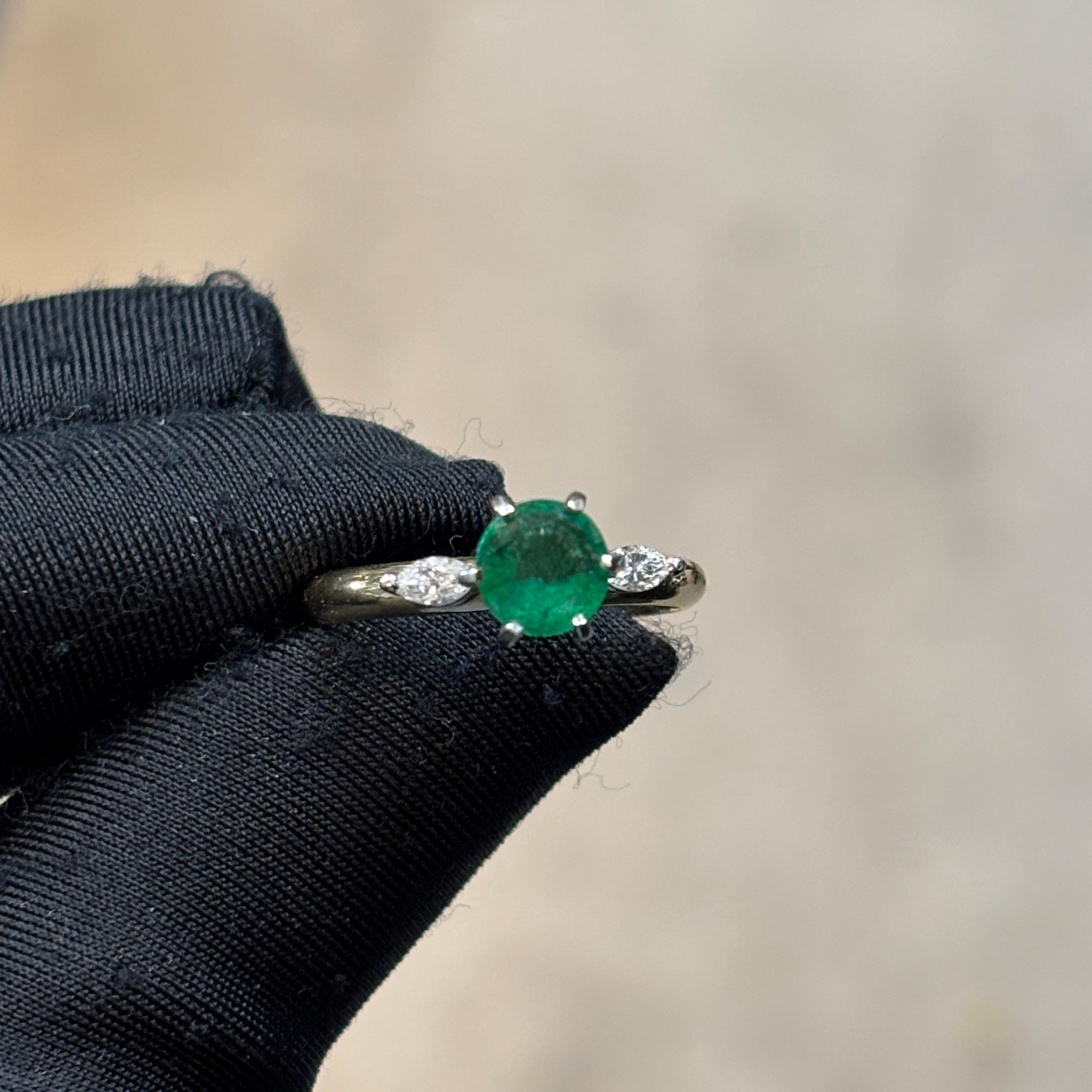 Anello con smeraldo e diamante In condizioni ottime in vendita a New York, NY