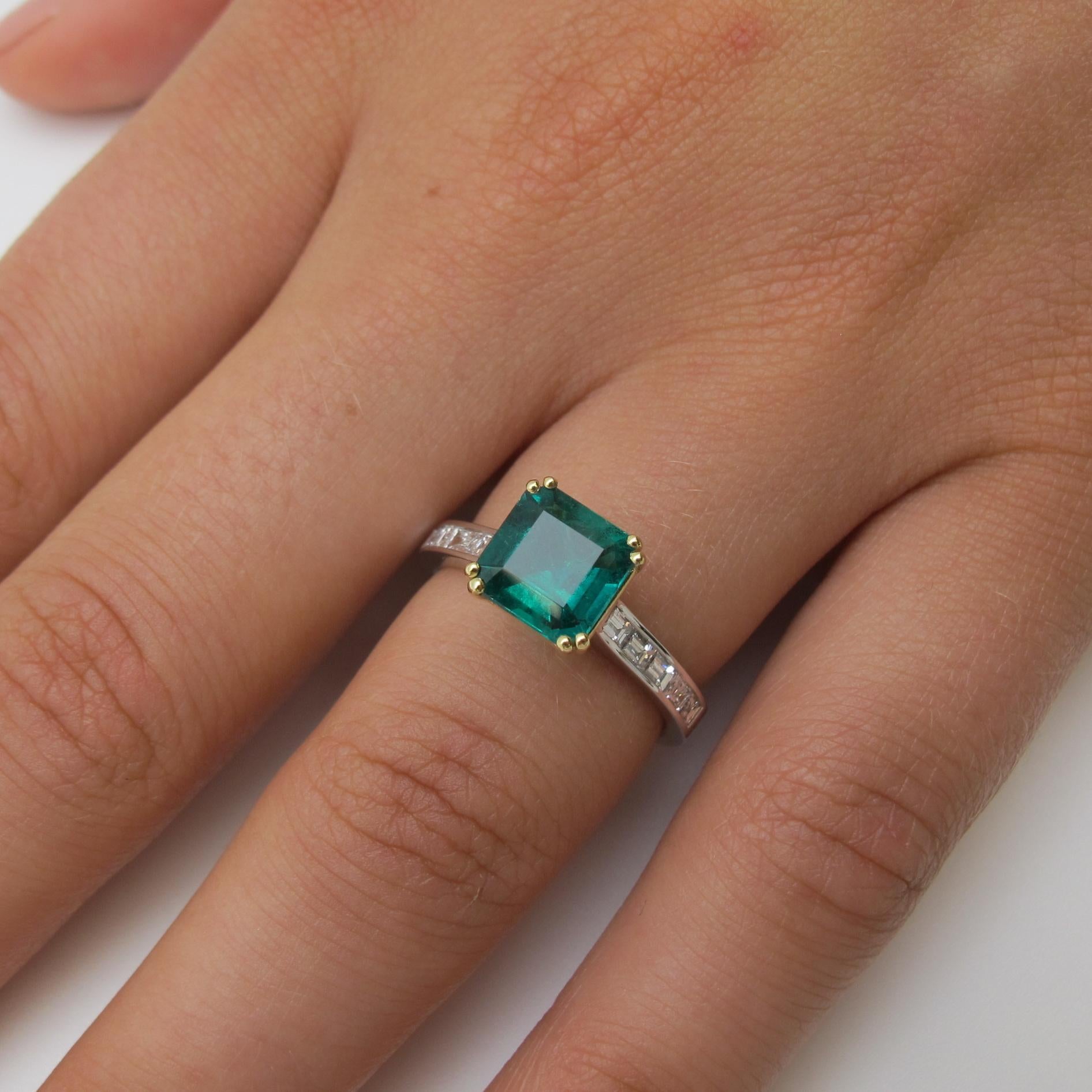 Emerald and Diamond Ring In New Condition In Los Angeles, CA