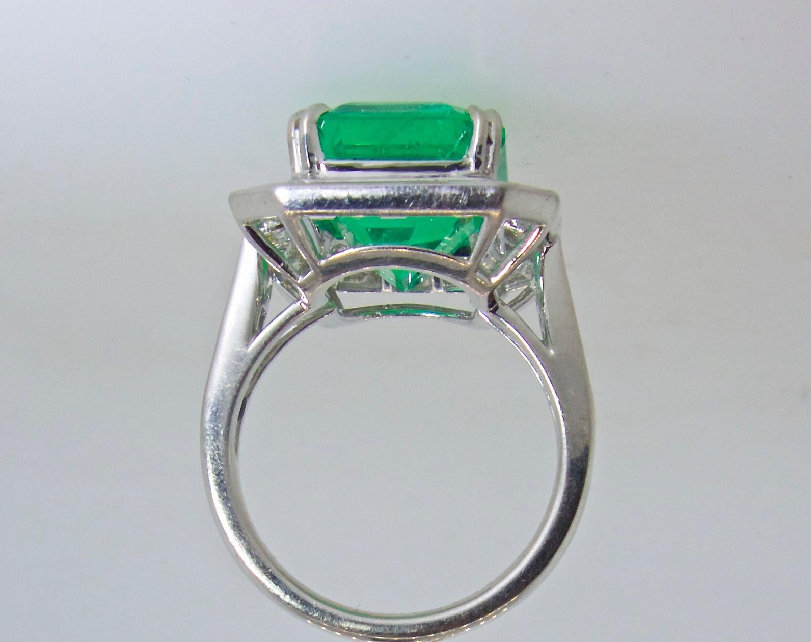 Women's or Men's AGL Certified Natural, faint oil, Emerald and Diamond Ring