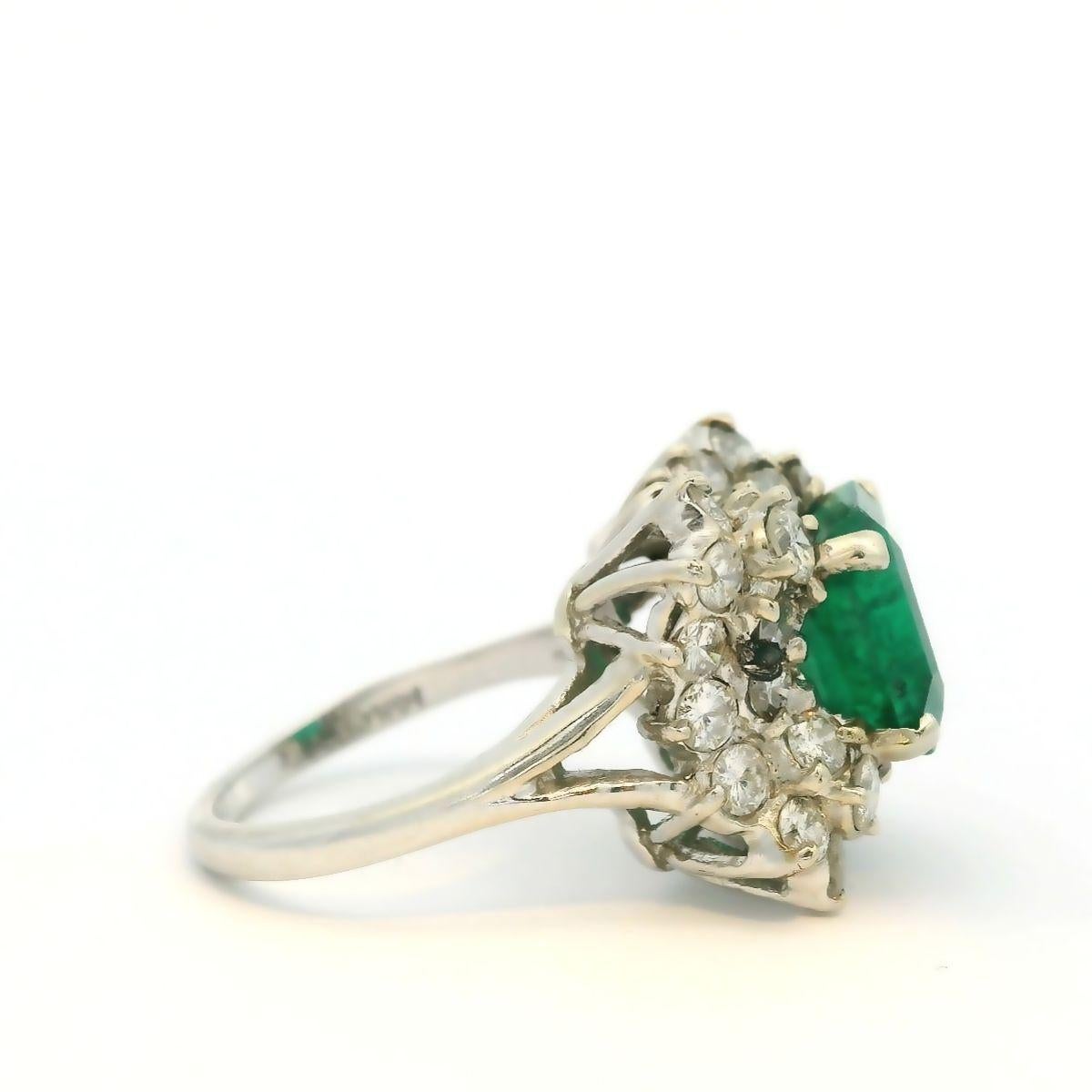 Emerald and Diamond Ring  For Sale 1