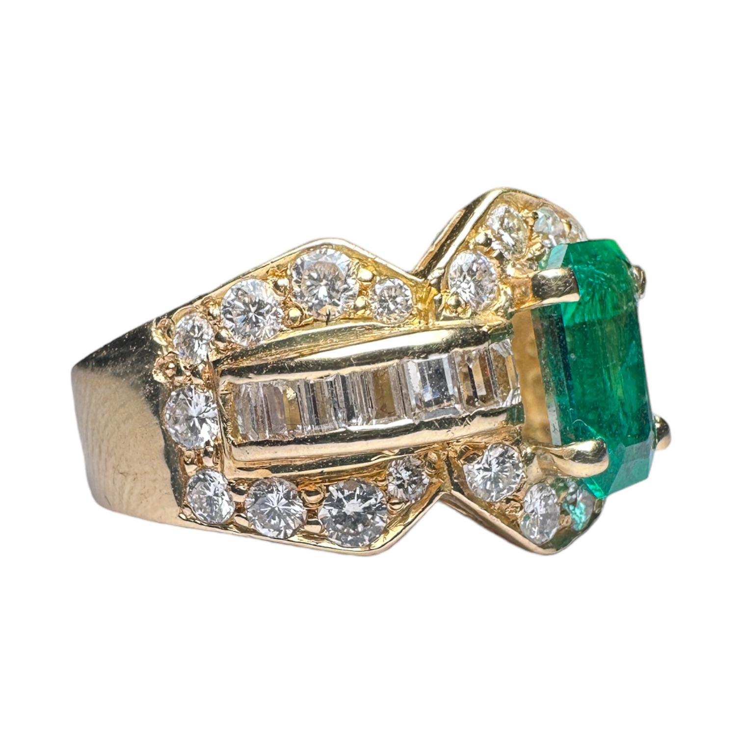 Emerald and Diamond Ring For Sale 2