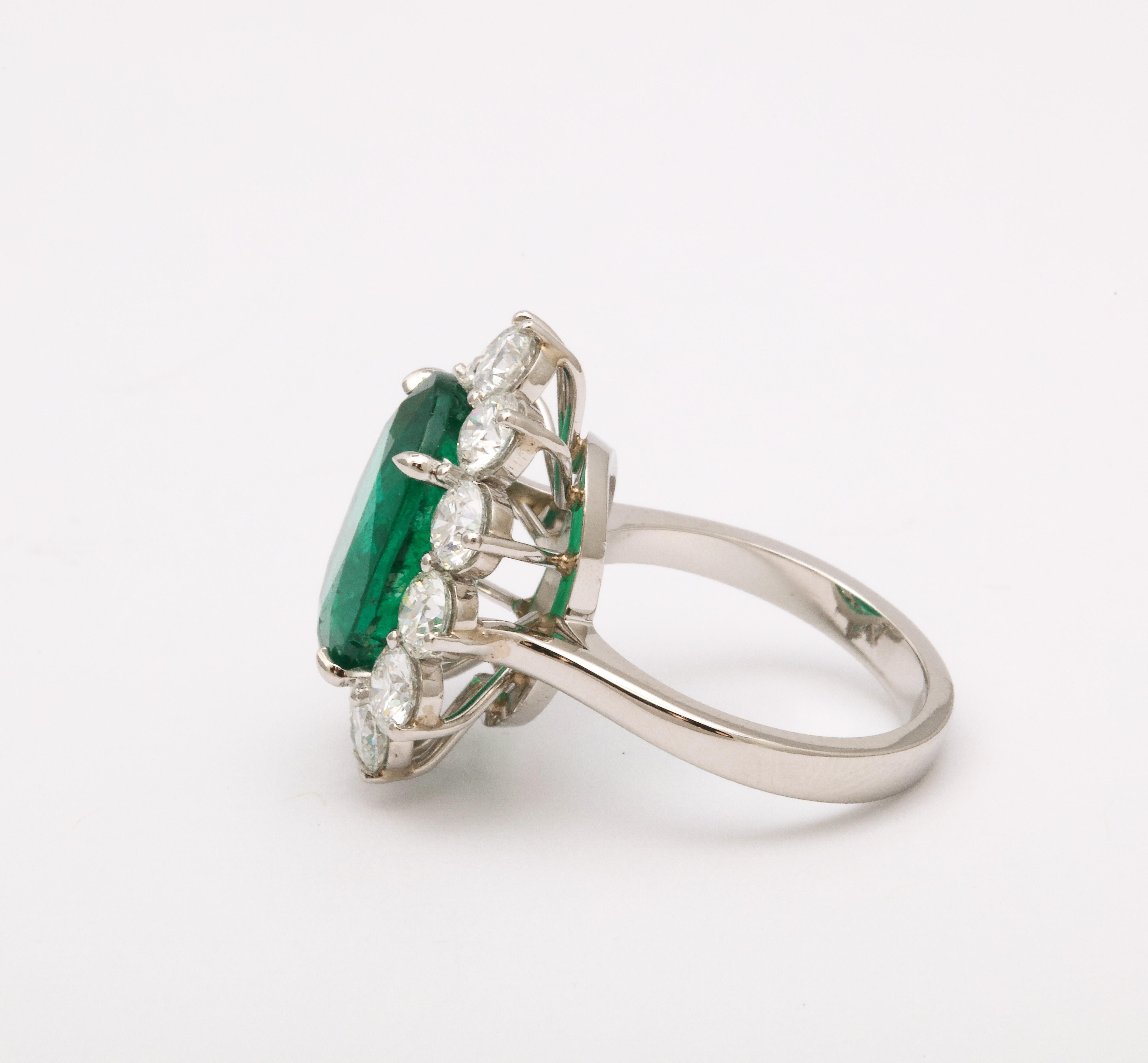 Emerald and Diamond Ring  For Sale 3