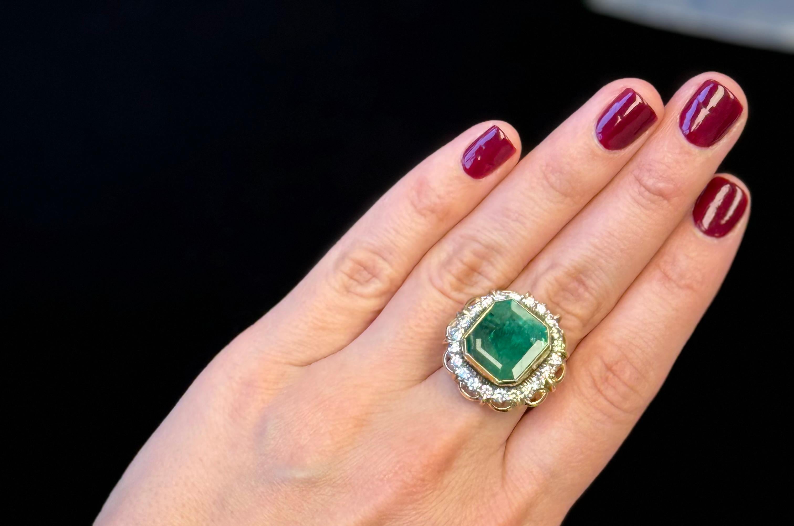 Smaragd- und Diamant-Ring im Angebot 3