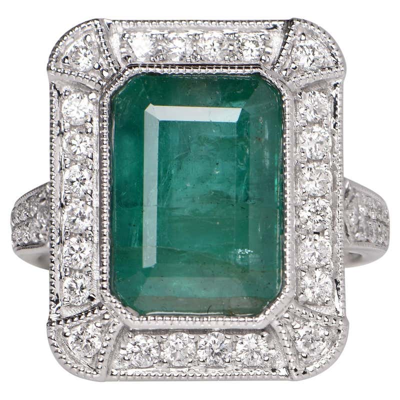 Emerald and Diamond Ring For Sale at 1stDibs