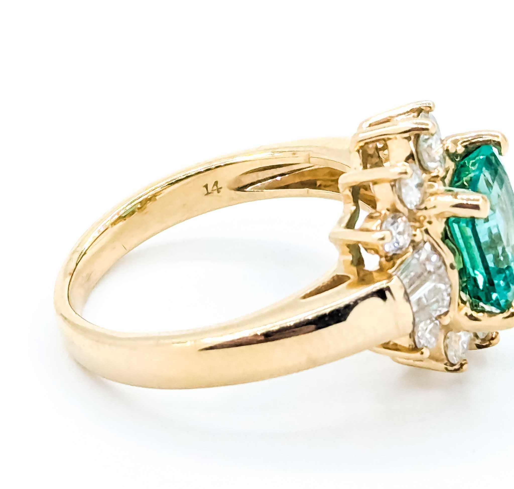 Anillo de Esmeralda y Diamante en Oro Amarillo de 14K en venta 4