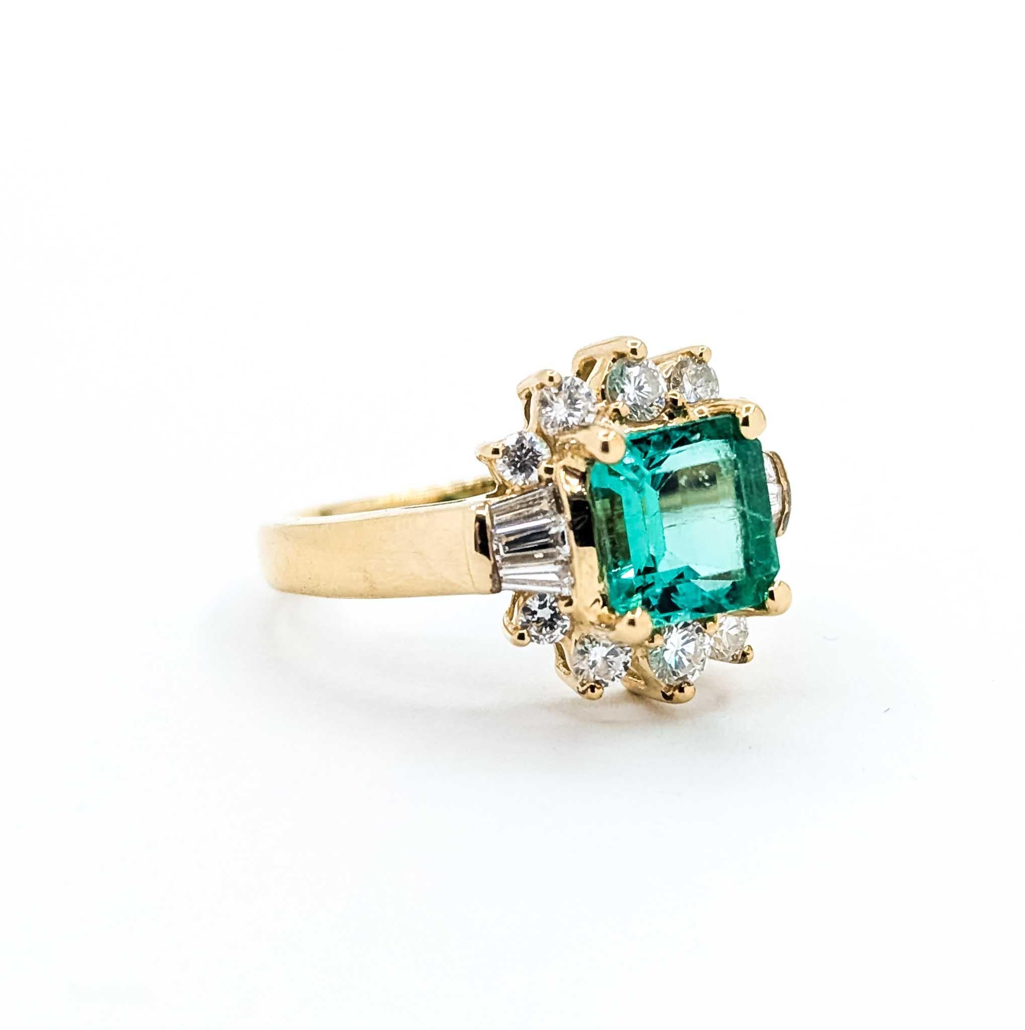 Anillo de Esmeralda y Diamante en Oro Amarillo de 14K

Te presentamos este exquisito anillo de esmeralda elaborado en oro amarillo de 14 quilates, un verdadero testimonio de elegancia y sofisticación atemporales. Esta impresionante pieza exhibe una