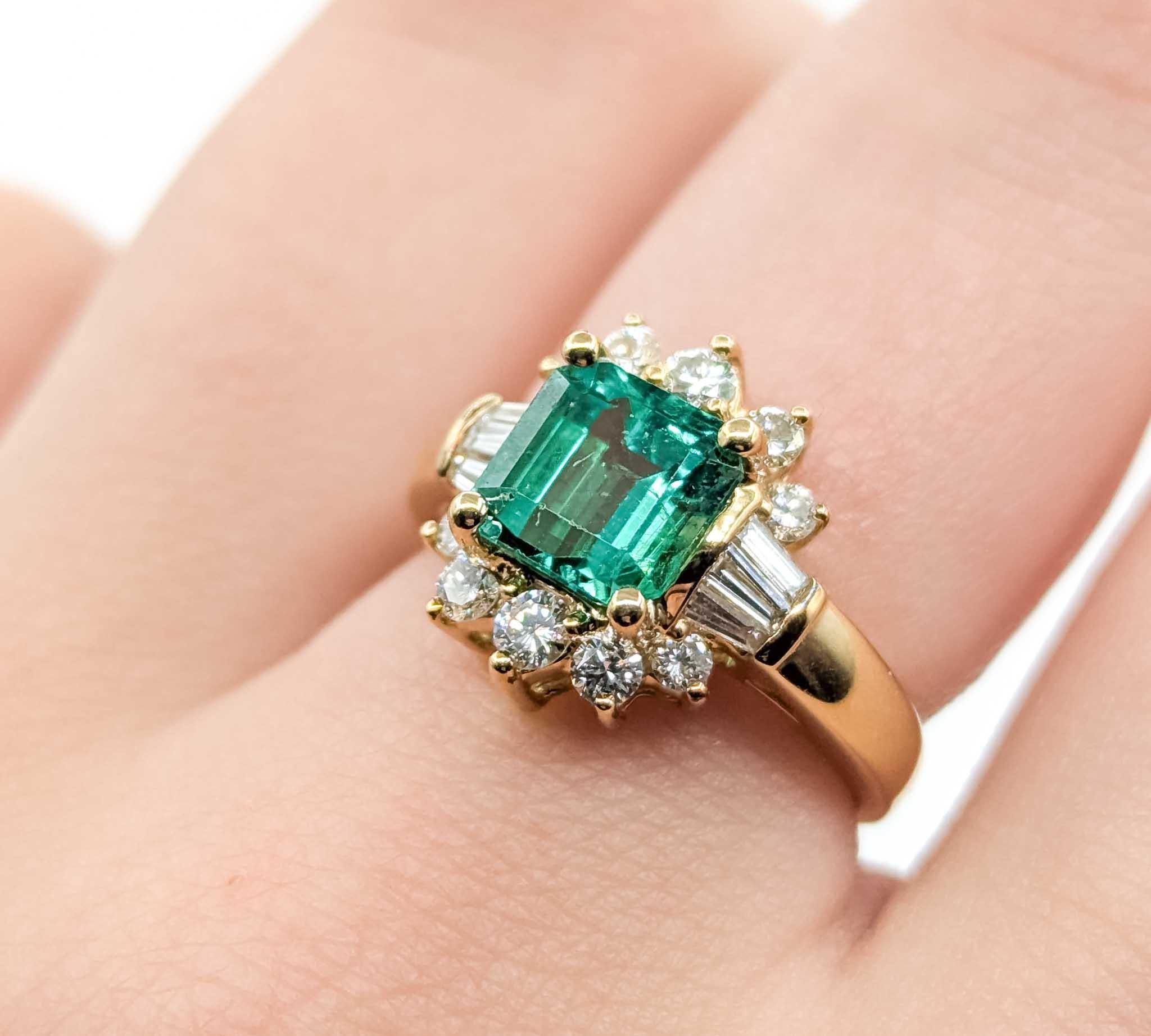 Anillo de Esmeralda y Diamante en Oro Amarillo de 14K en Excelente estado para la venta en Bloomington, MN