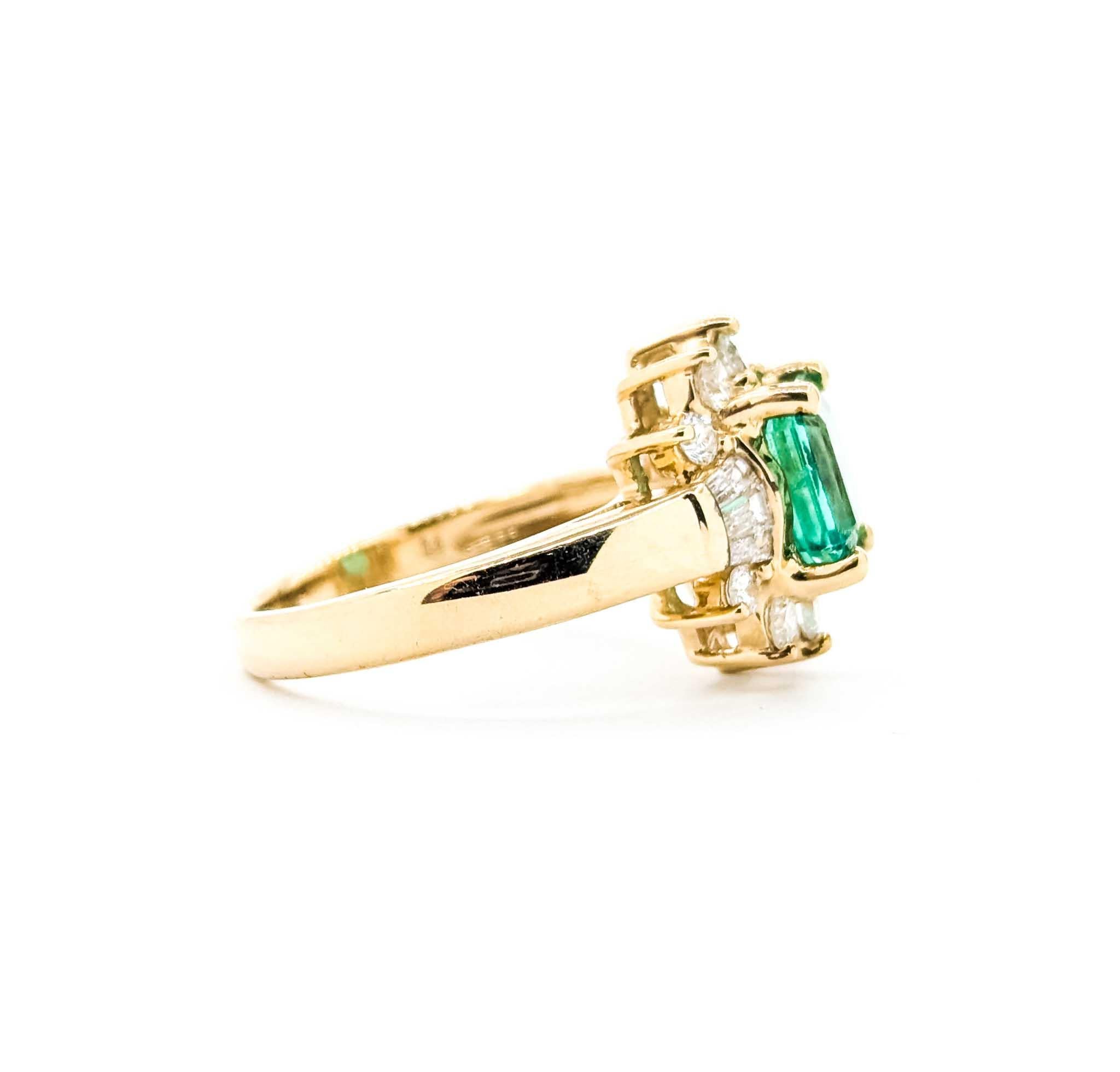Anillo de Esmeralda y Diamante en Oro Amarillo de 14K en venta 1