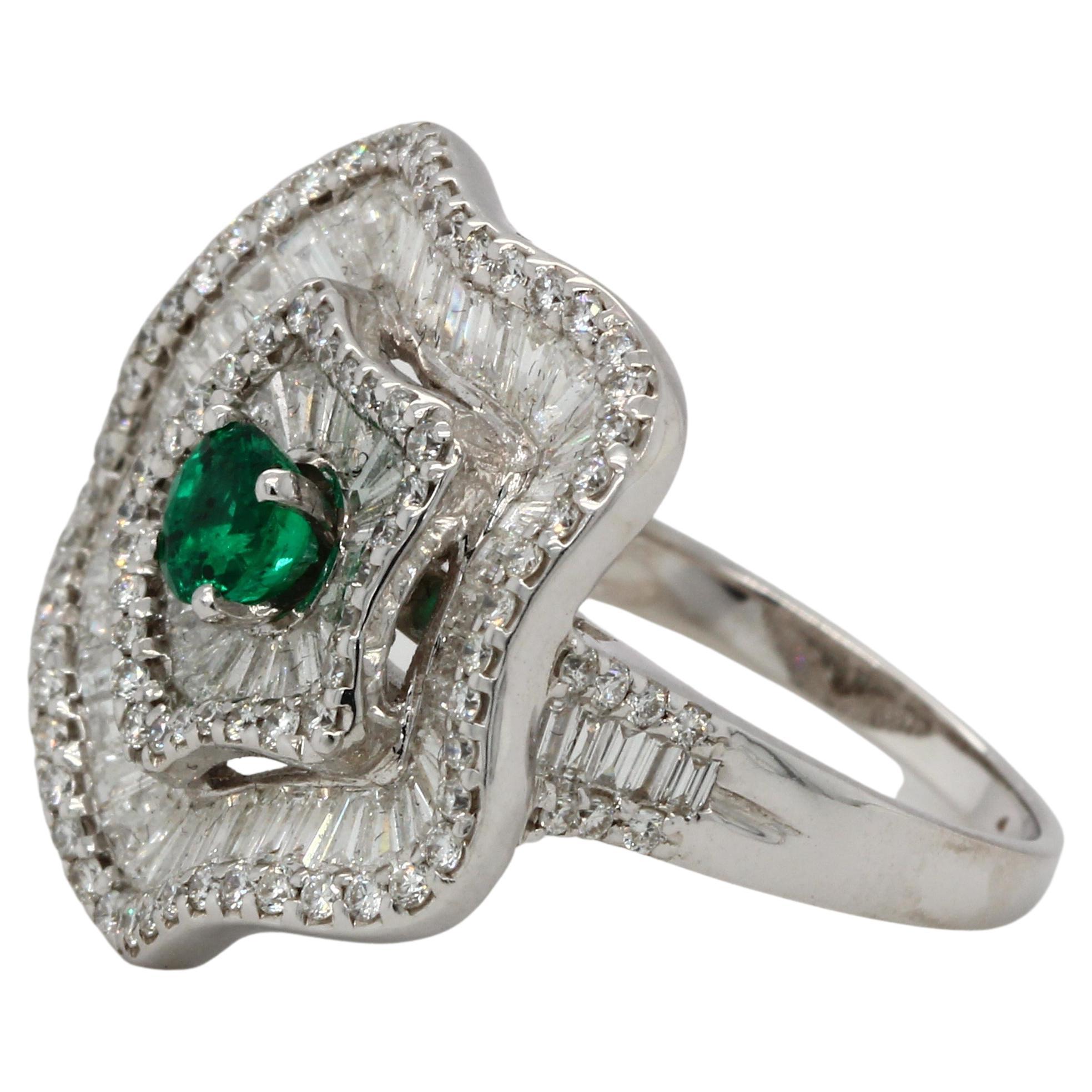 Ring mit Smaragd und Diamant aus 18 Karat Gold (Baguette-Treppenschliff) im Angebot
