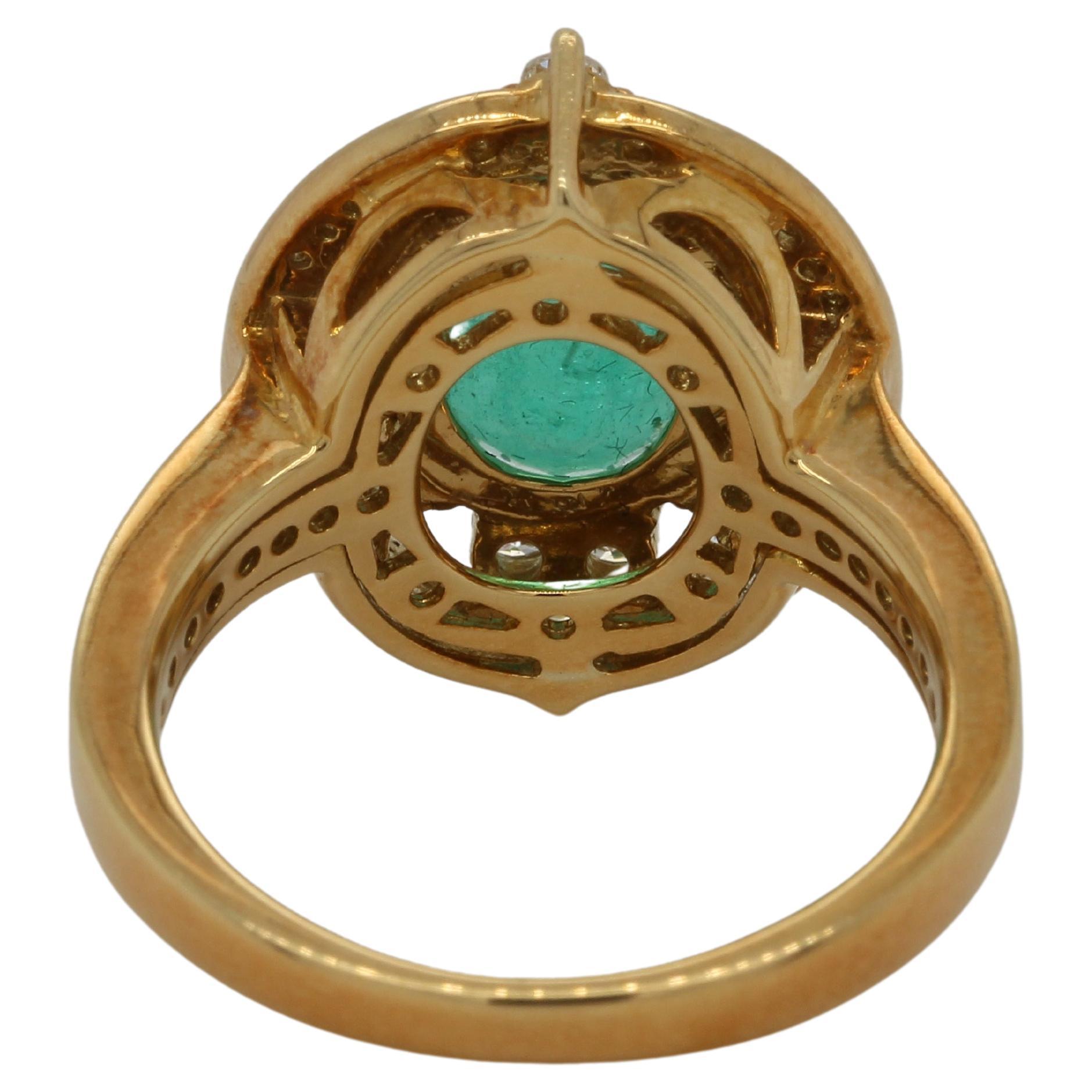 Emerald And Diamond Ring In 18 Karat Gold For Sale 2