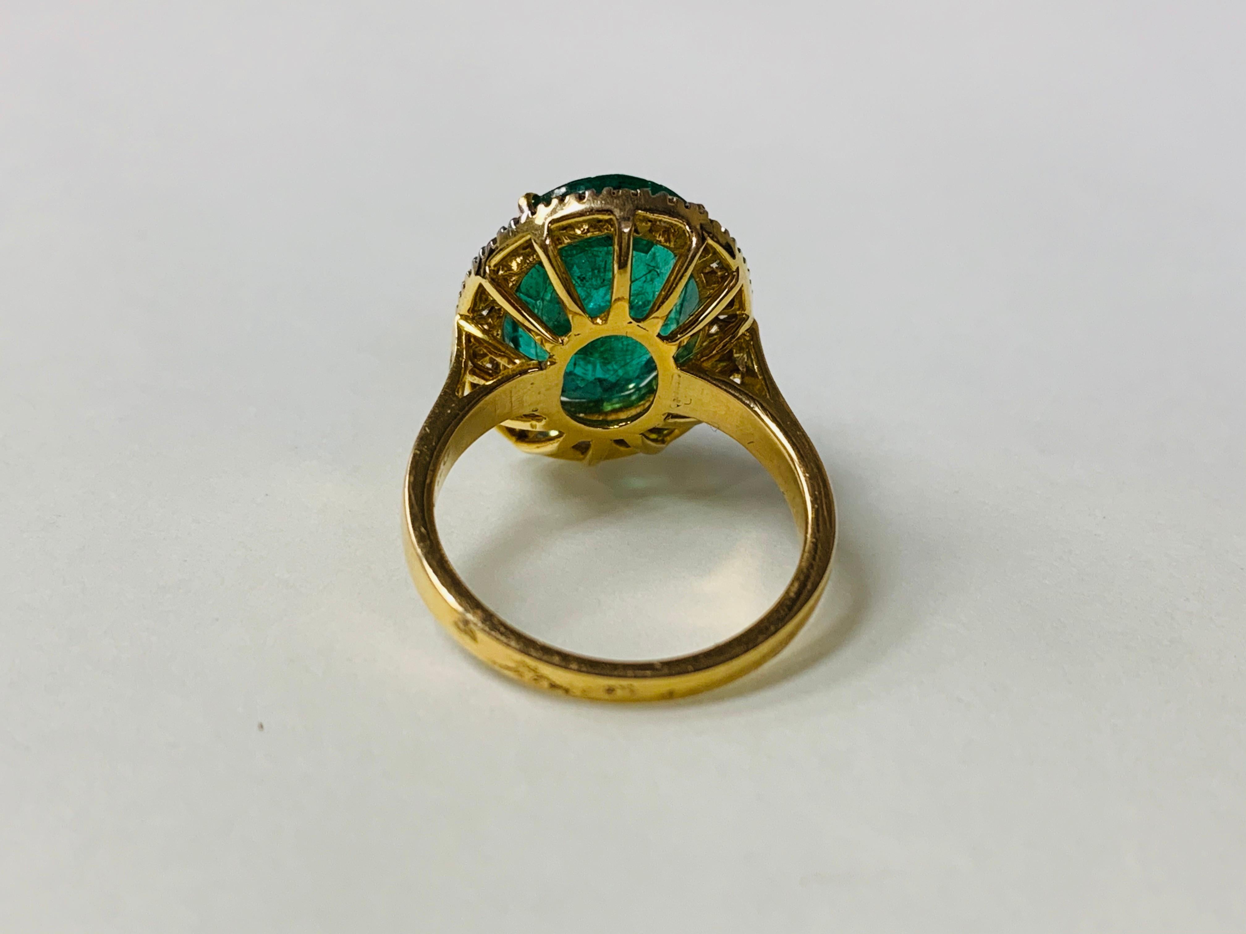 Emerald and Diamond Ring in 18 Karat Yellow Gold In New Condition In New York, NY