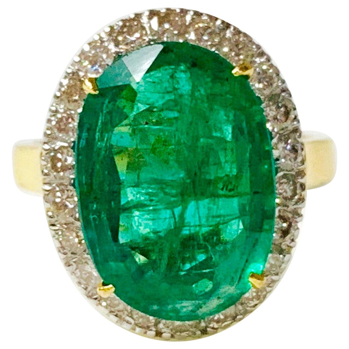 Emerald and Diamond Ring in 18 Karat Yellow Gold