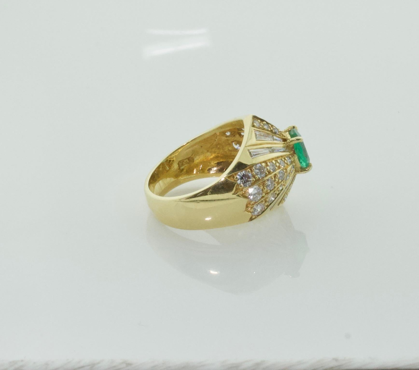 Modern Emerald and Diamond Ring in 18 Karat 
