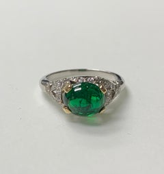 Bague en or blanc 18 carats avec émeraudes et diamants