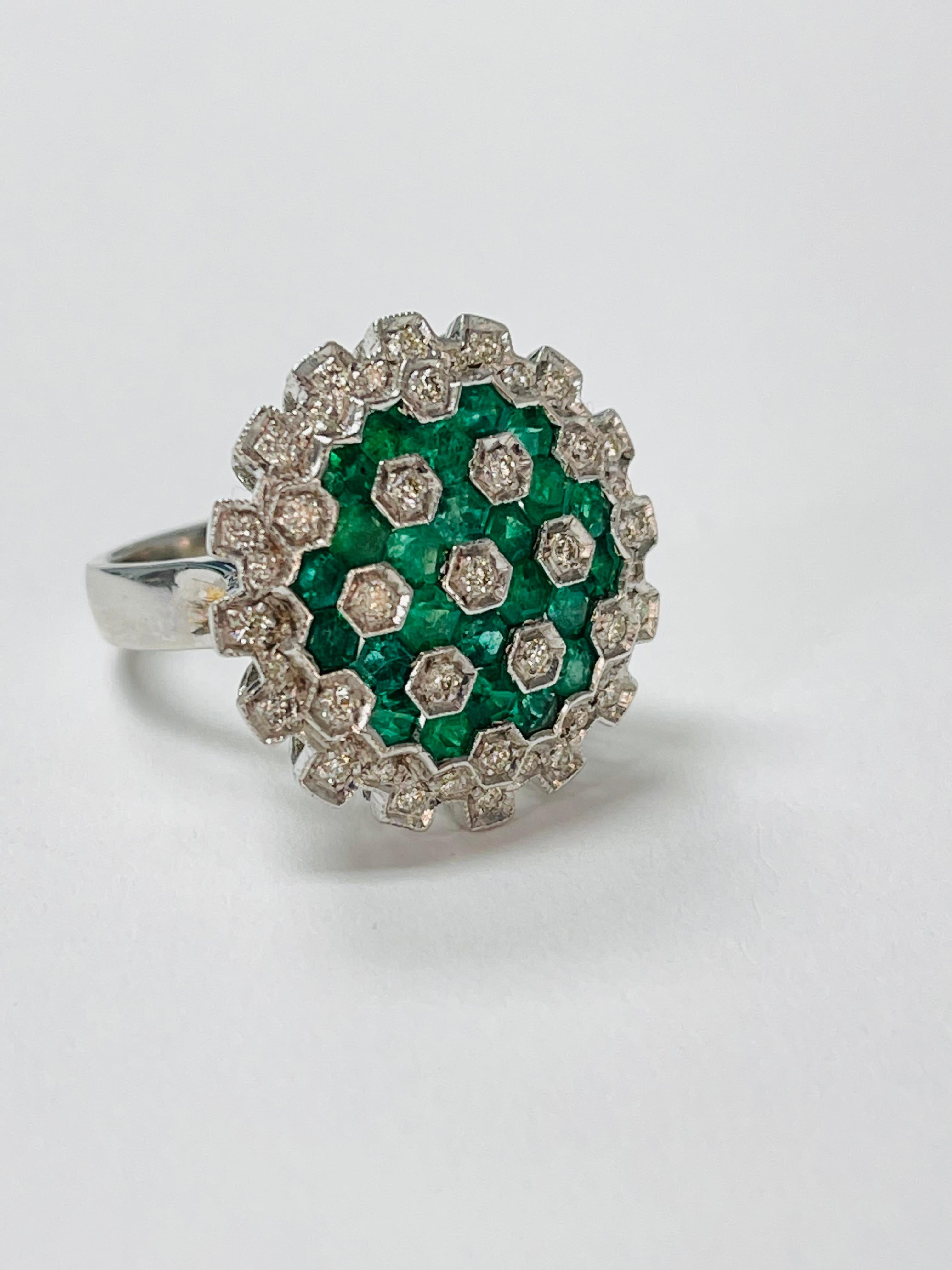 Emerald and Diamond Ring in 18K White Gold For Sale 1