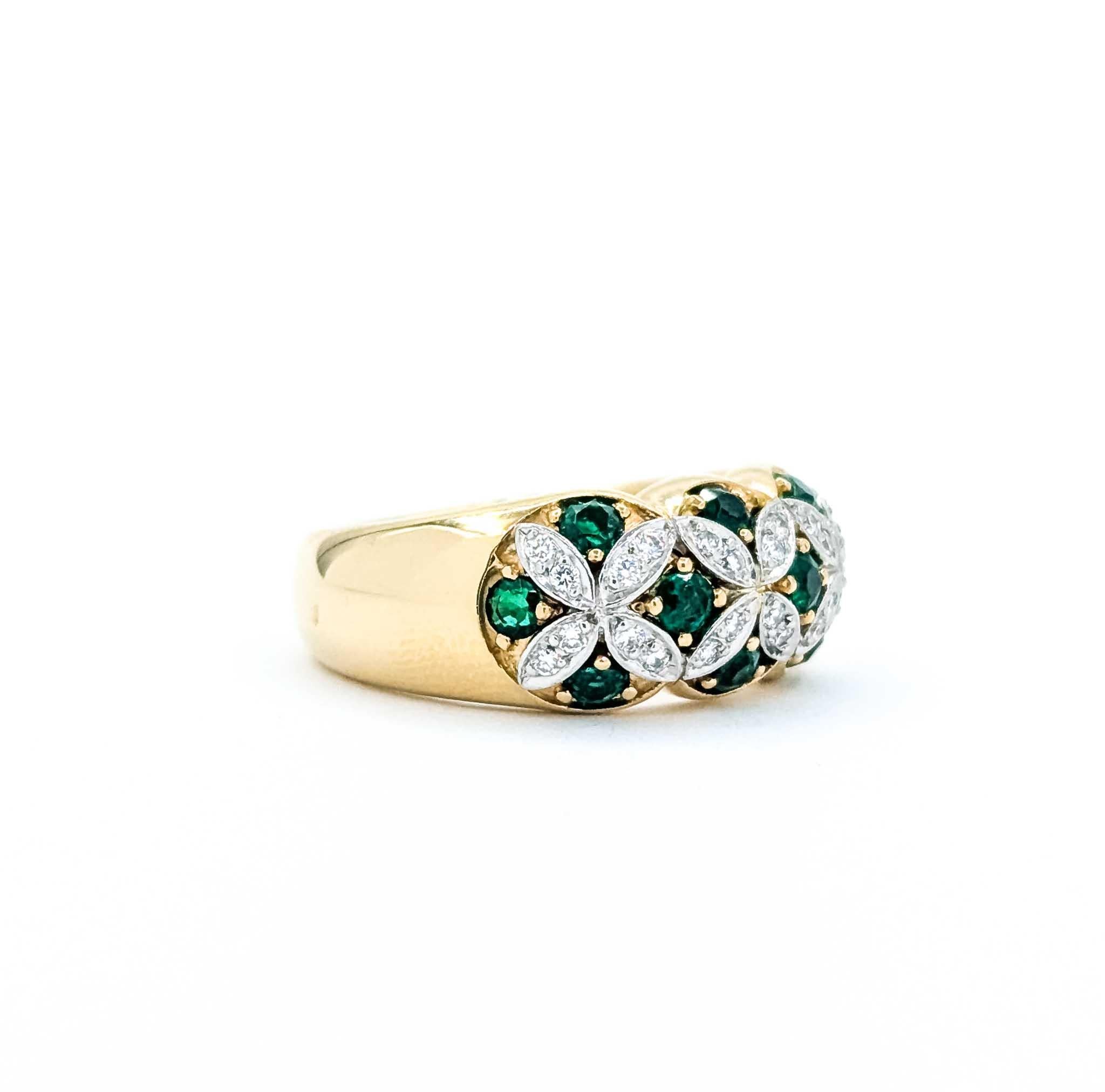 Anillo de Esmeralda y Diamantes en Oro Amarillo de 18k y Platino

Te presentamos este exquisito anillo que exhibe la fascinante belleza de las esmeraldas y los diamantes artísticamente engastados en una lujosa mezcla de oro amarillo de 18 quilates y