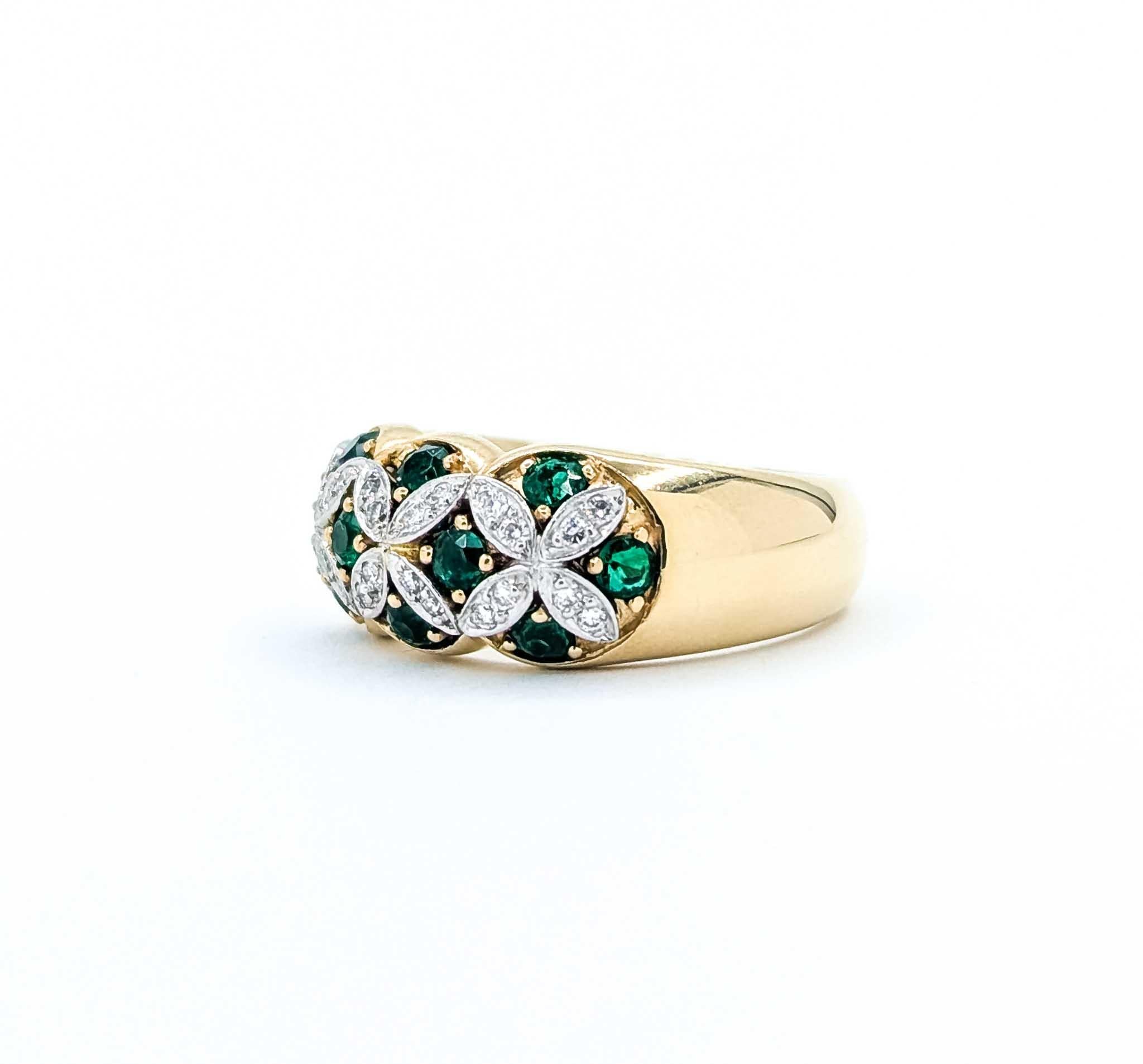 Anillo de Esmeralda y Diamantes en Oro Amarillo de 18k y Platino Contemporáneo en venta