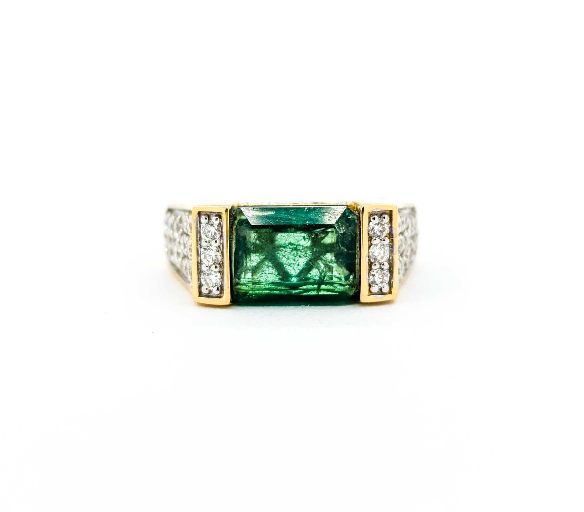 Emerald and Diamond Ring in 18k Yellow Gold 5