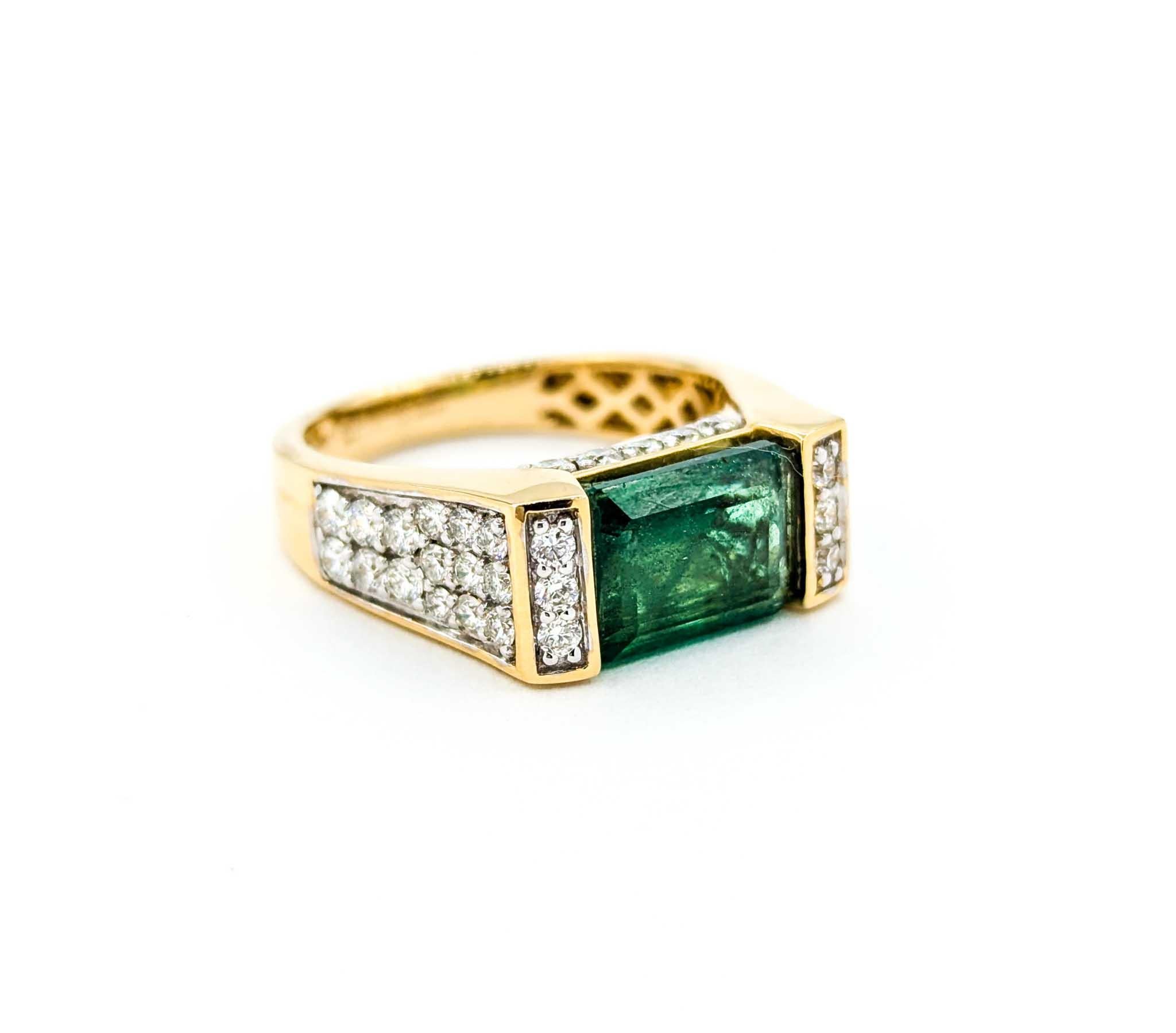 Women's Emerald and Diamond Ring in 18k Yellow Gold