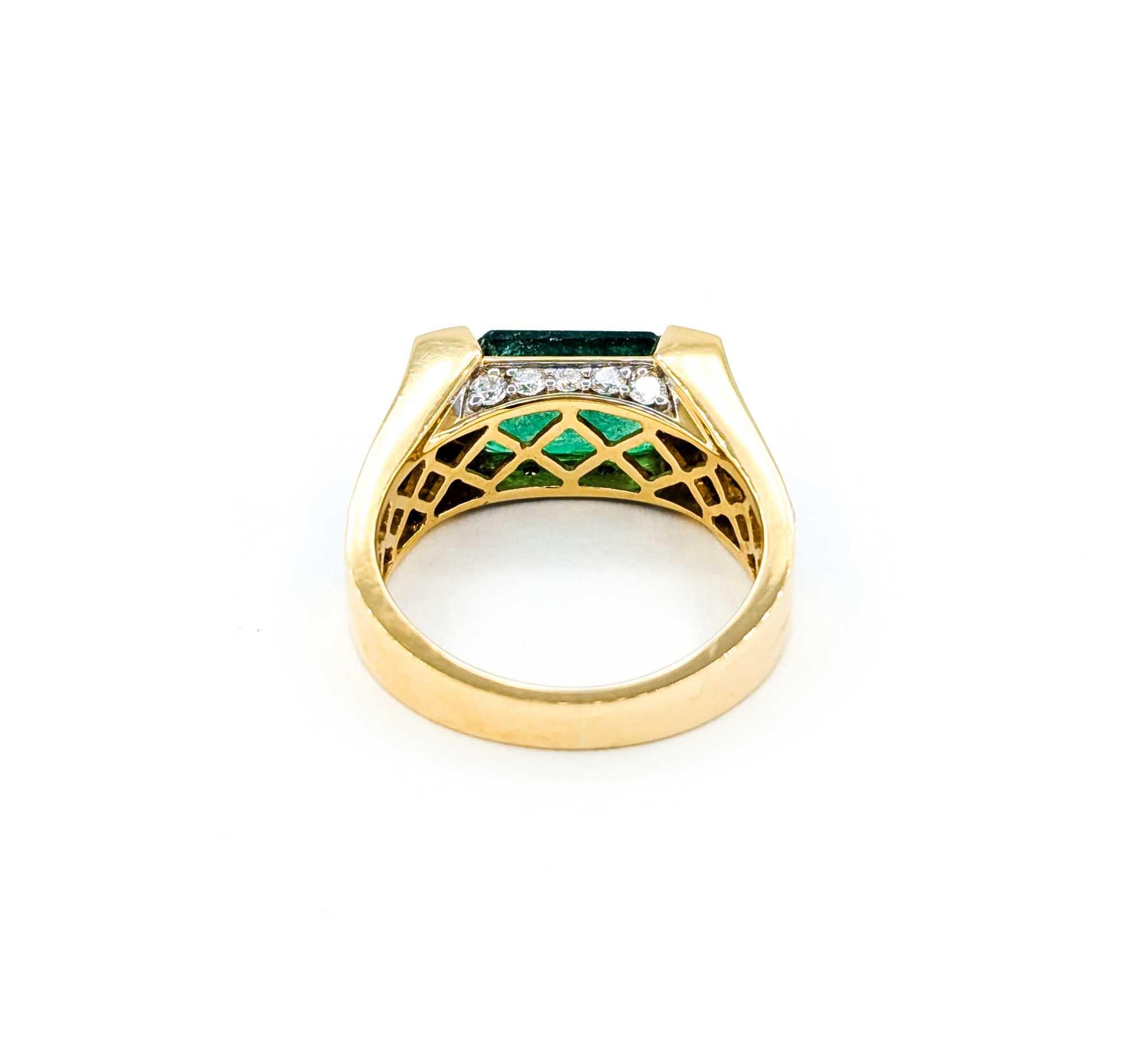 Emerald and Diamond Ring in 18k Yellow Gold 1