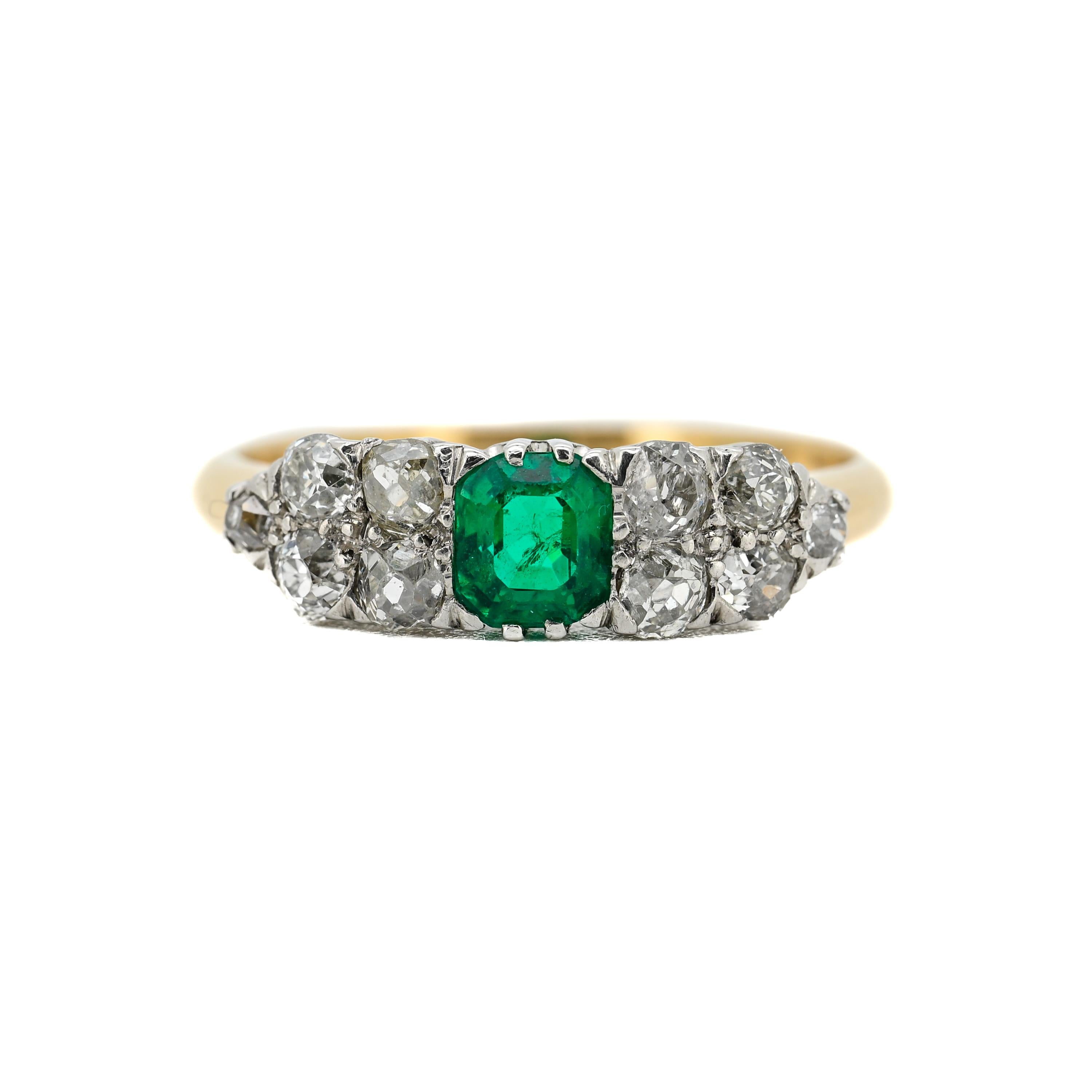 Taille émeraude Bague émeraude et diamant en platine et or 18 carats, Art déco précoce Taille 9,5 en vente