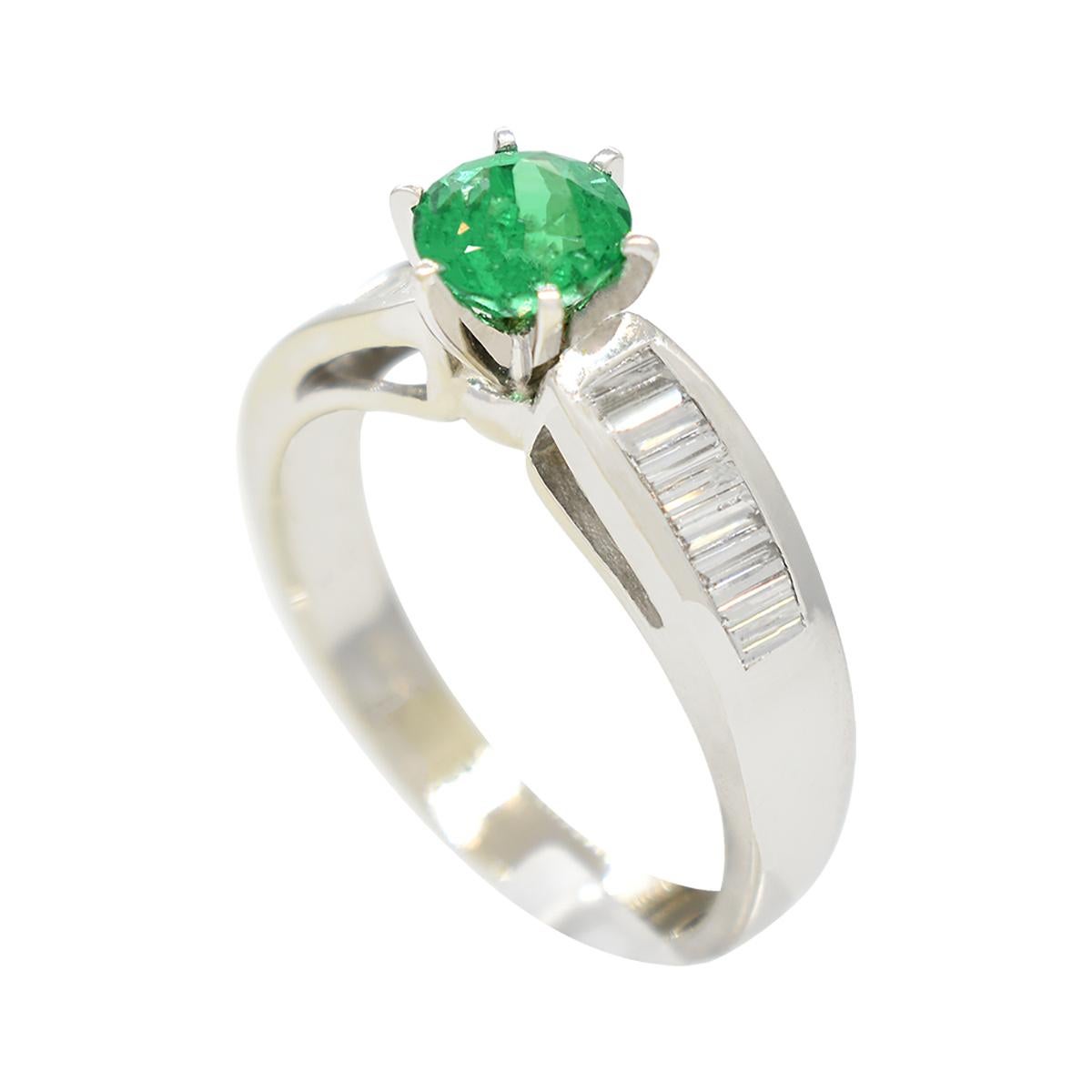 Art Deco 0.66 Carats Emerald Engagement Ring in White Gold With Baguette Cut Diamonds For Sale