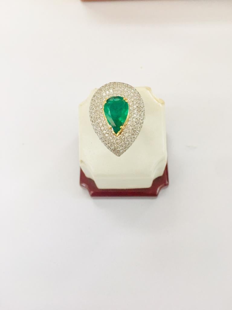 Unique emerald diamond ring and pendant is reversible. It includes 3.52 carats of diamonds and 2.20 carats of beautiful color  Colombian emerald, set on the 18 karat white gold. 