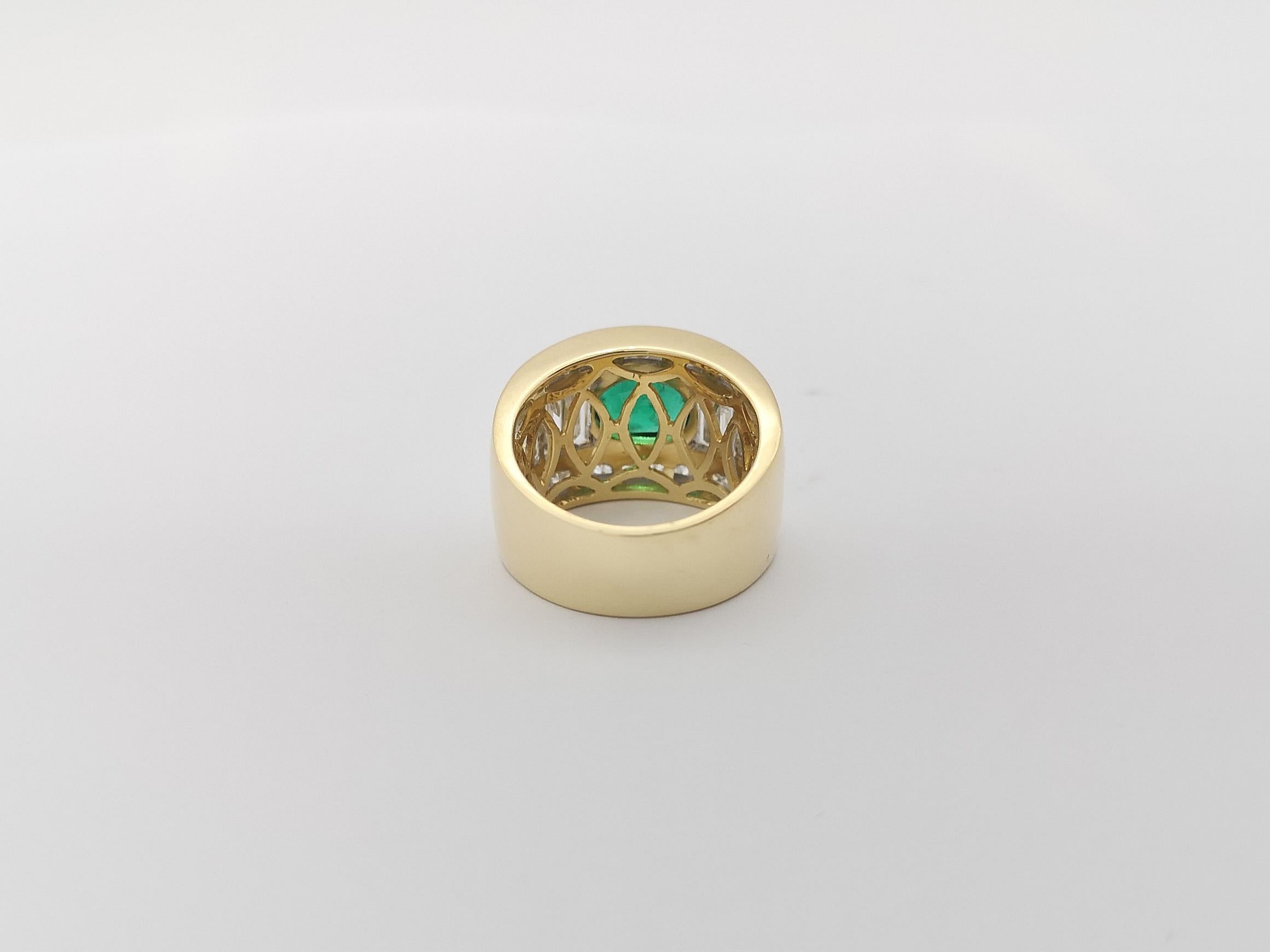 Emerald and Diamond Ring Set in 18K Gold Settings For Sale 5