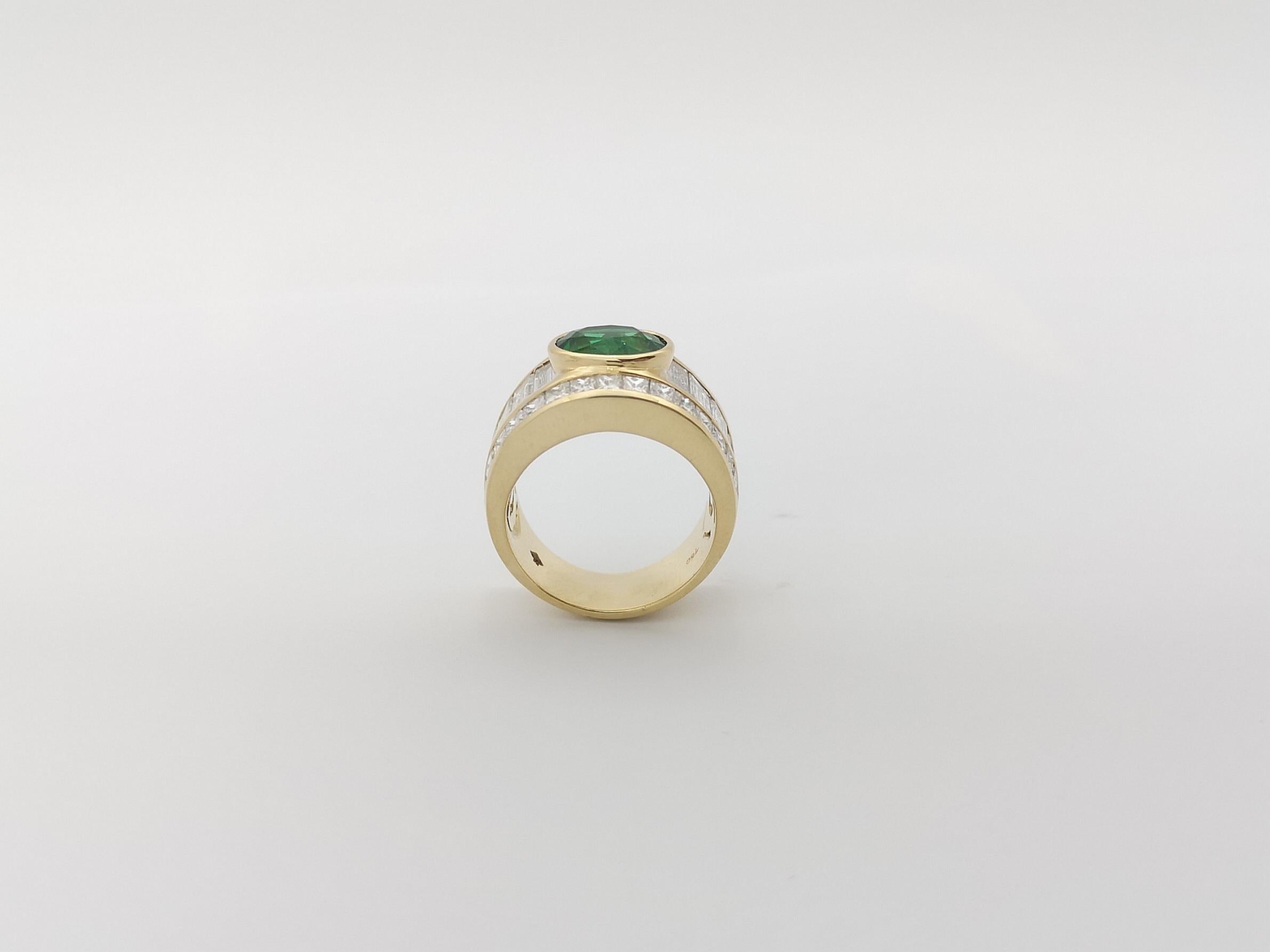 Emerald and Diamond Ring Set in 18K Gold Settings For Sale 6