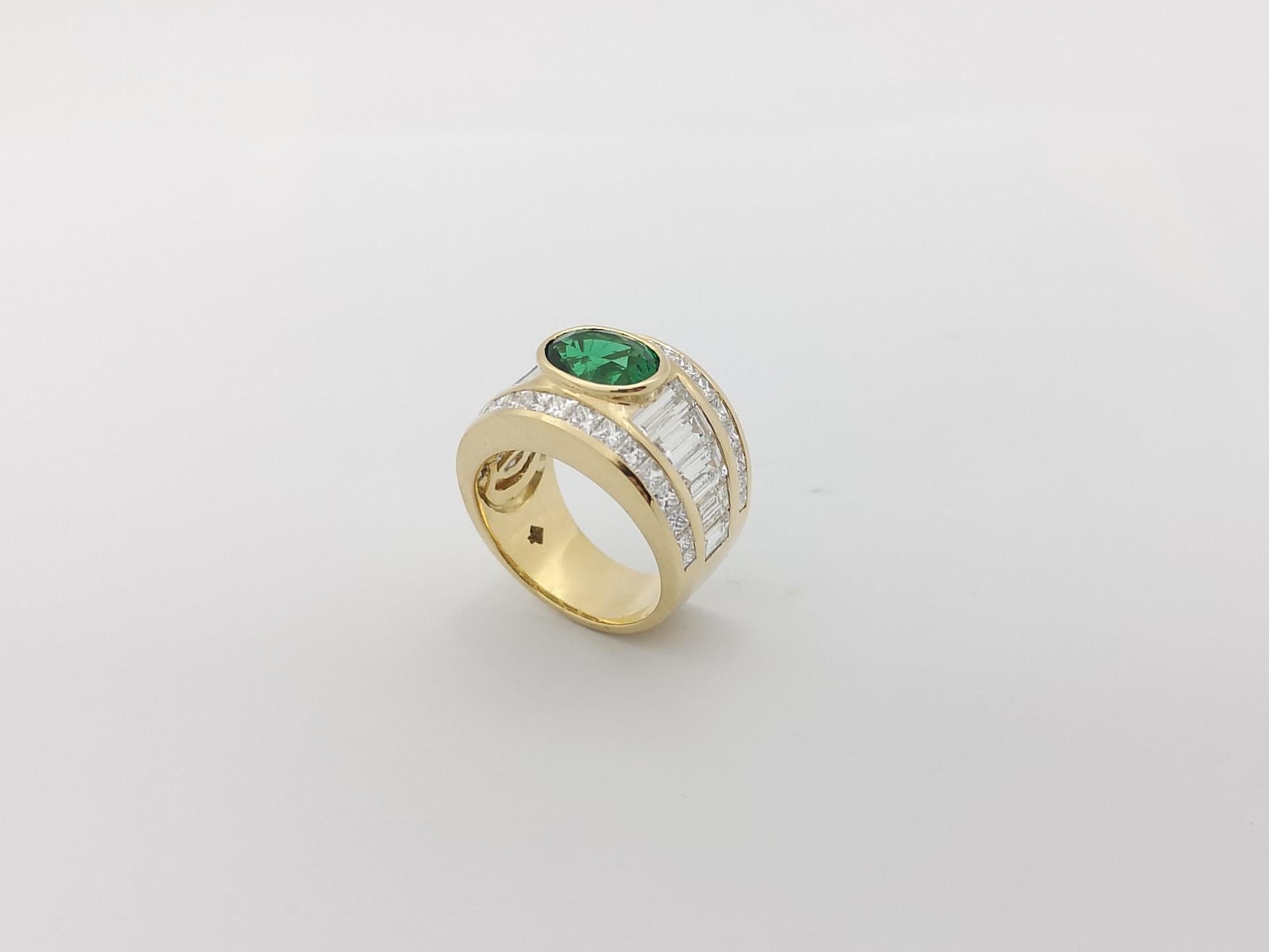 Emerald and Diamond Ring Set in 18K Gold Settings For Sale 7