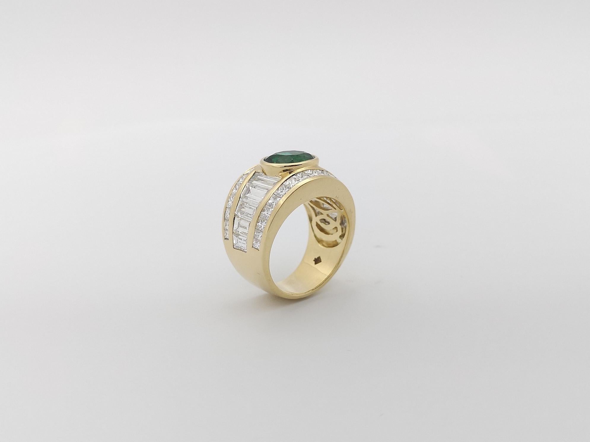 Emerald and Diamond Ring Set in 18K Gold Settings For Sale 8