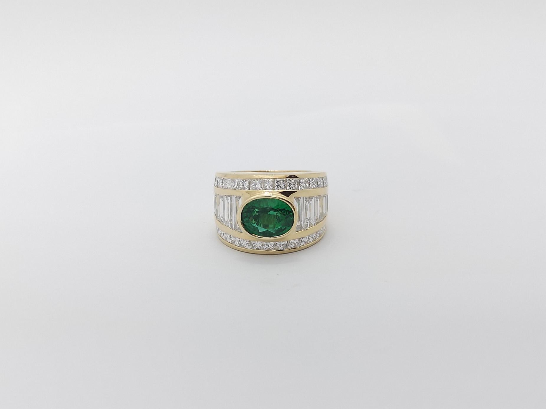 Emerald and Diamond Ring Set in 18K Gold Settings For Sale 3