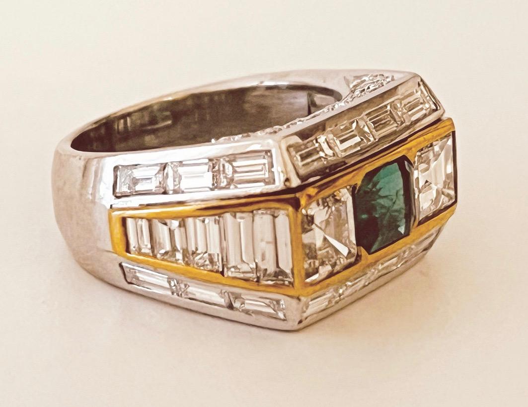 Ring mit Smaragd und Diamanten im Quadratschliff mit zwei Diamanten im Quadratschliff von 1,6 Karat  im Angebot 4
