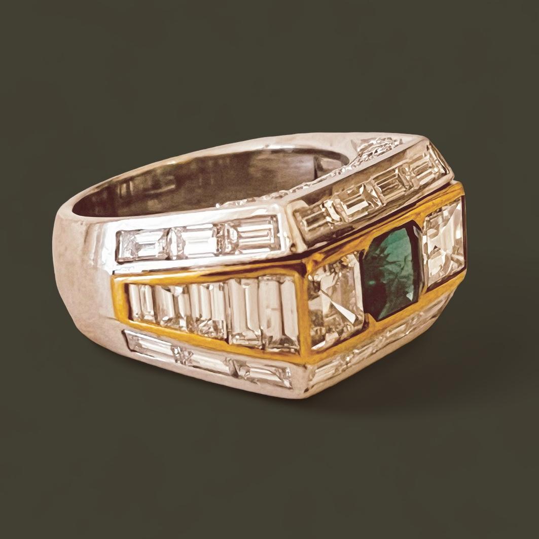 Emerald And Diamond Ring With Two Square Cut Diamonds Of 1.6 Carats  For Sale 2