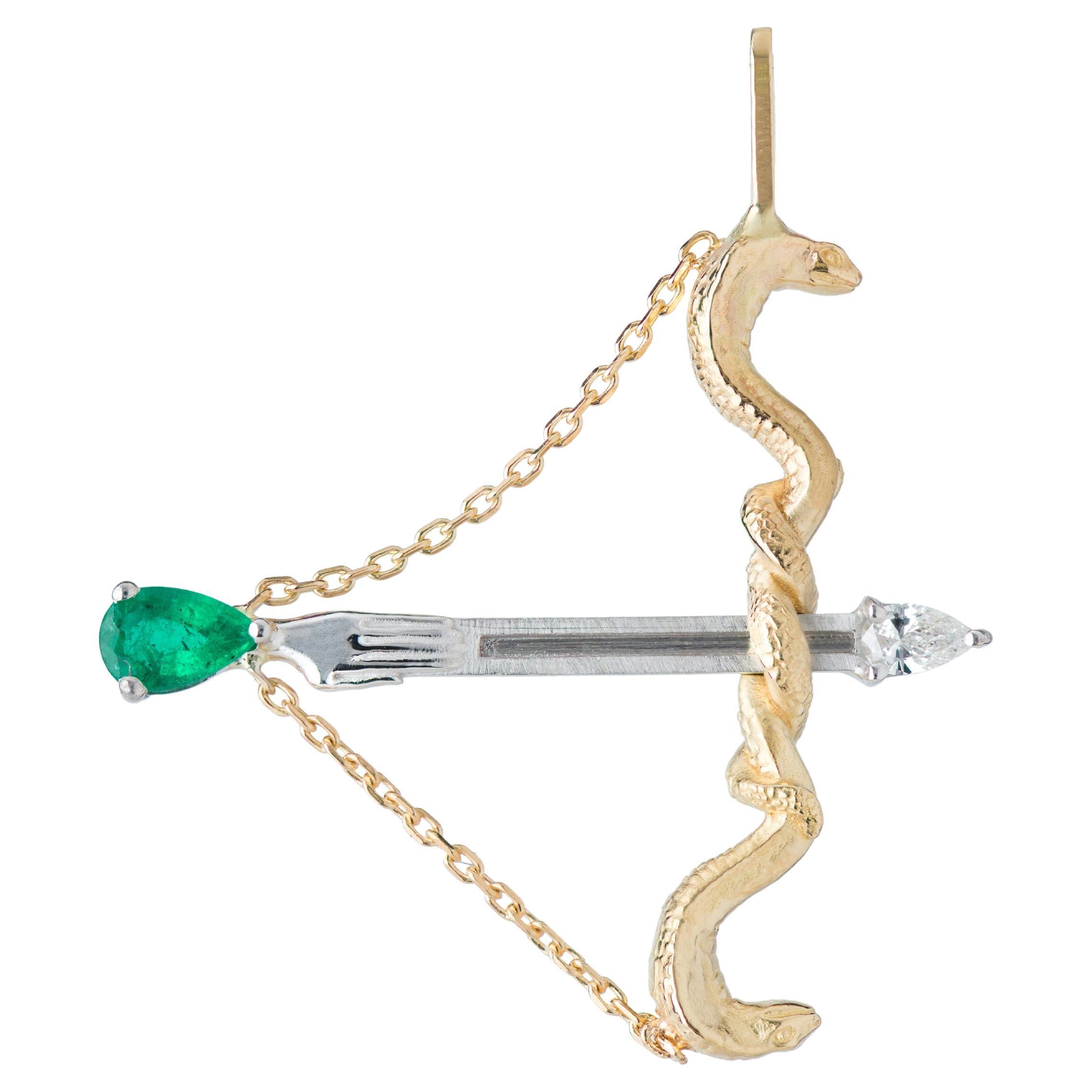 Ciondolo Sagittario con smeraldo e diamante in vendita