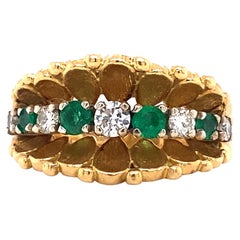 Emerald and Diamond Scalloped Motif Ring in 18 Karat Yellow Gold