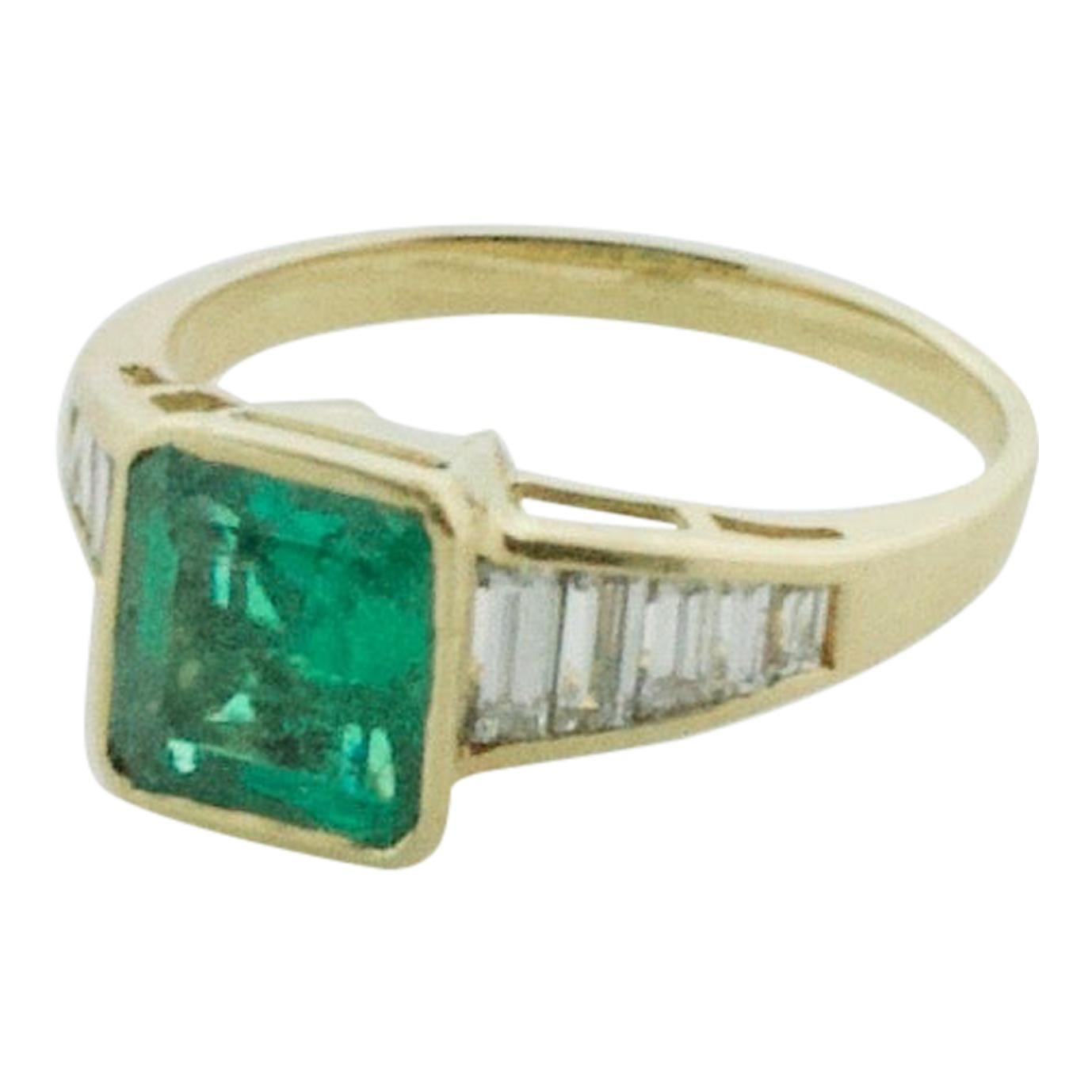 Emerald and Diamond Solitaire Ring in 18 Karat Yellow Gold