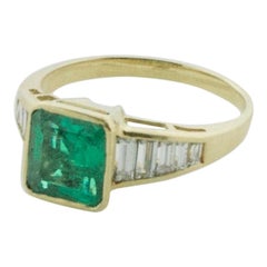 Vintage Emerald and Diamond Solitaire Ring in 18 Karat Yellow Gold