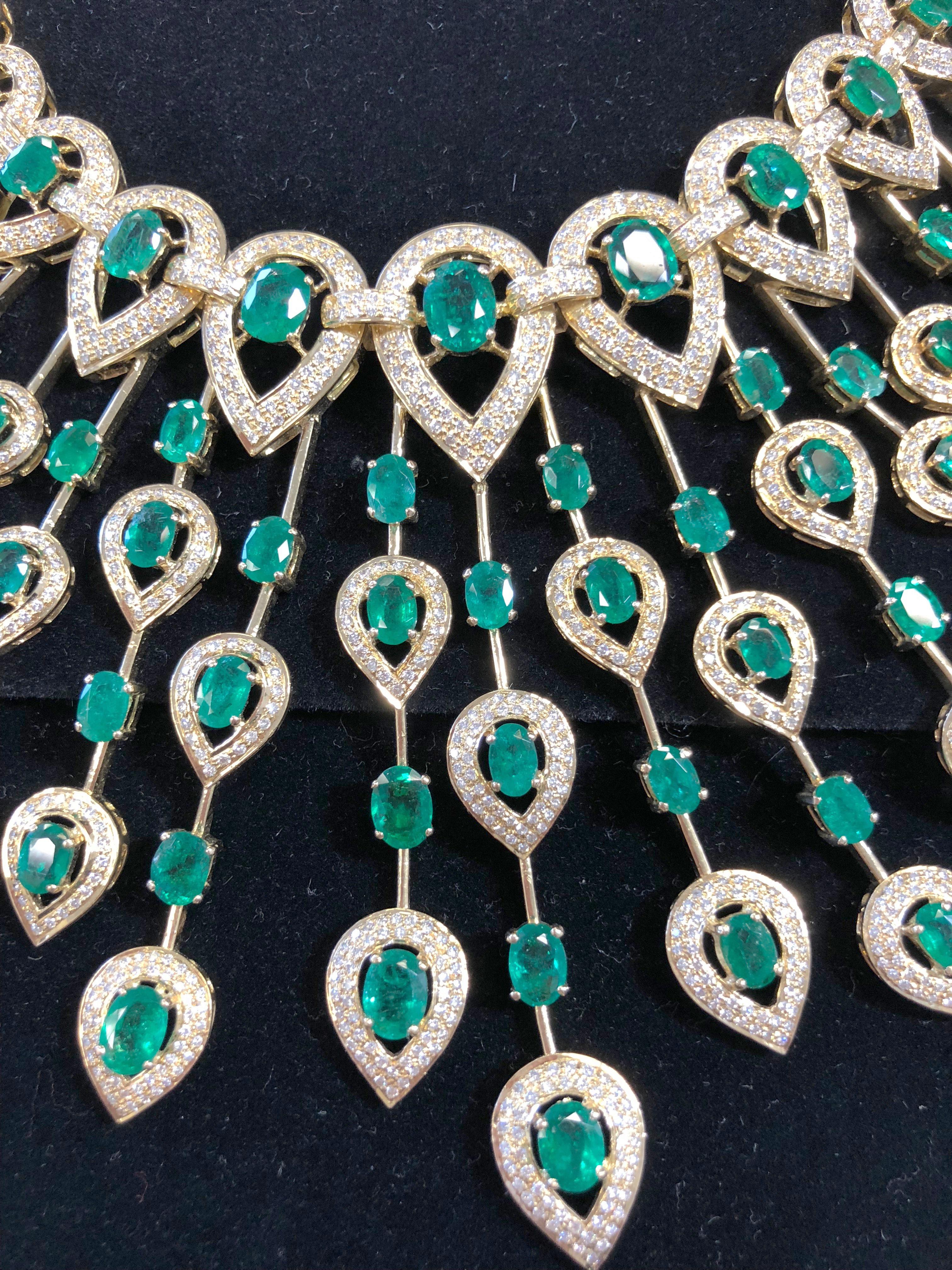 Emerald and Diamond Spray Necklace in 14 Karat Yellow Gold In New Condition In Los Angeles, CA