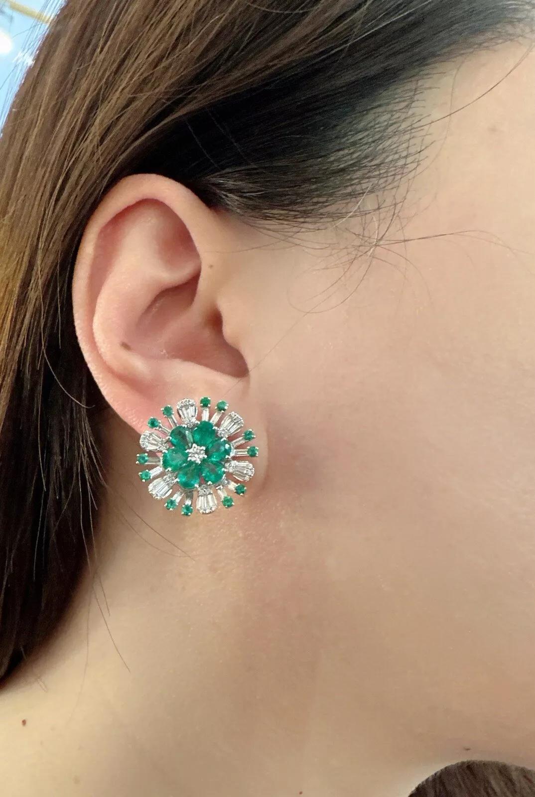 Emerald and Diamond Starburst Earrings in 18k White Gold

Emerald and Diamond Earrings feature 6 Pear shaped Emeralds surrounding one Round Brilliant Diamond rimmed with Baguette Diamonds and Round Emeralds, all set in 18k White Gold. The earrings