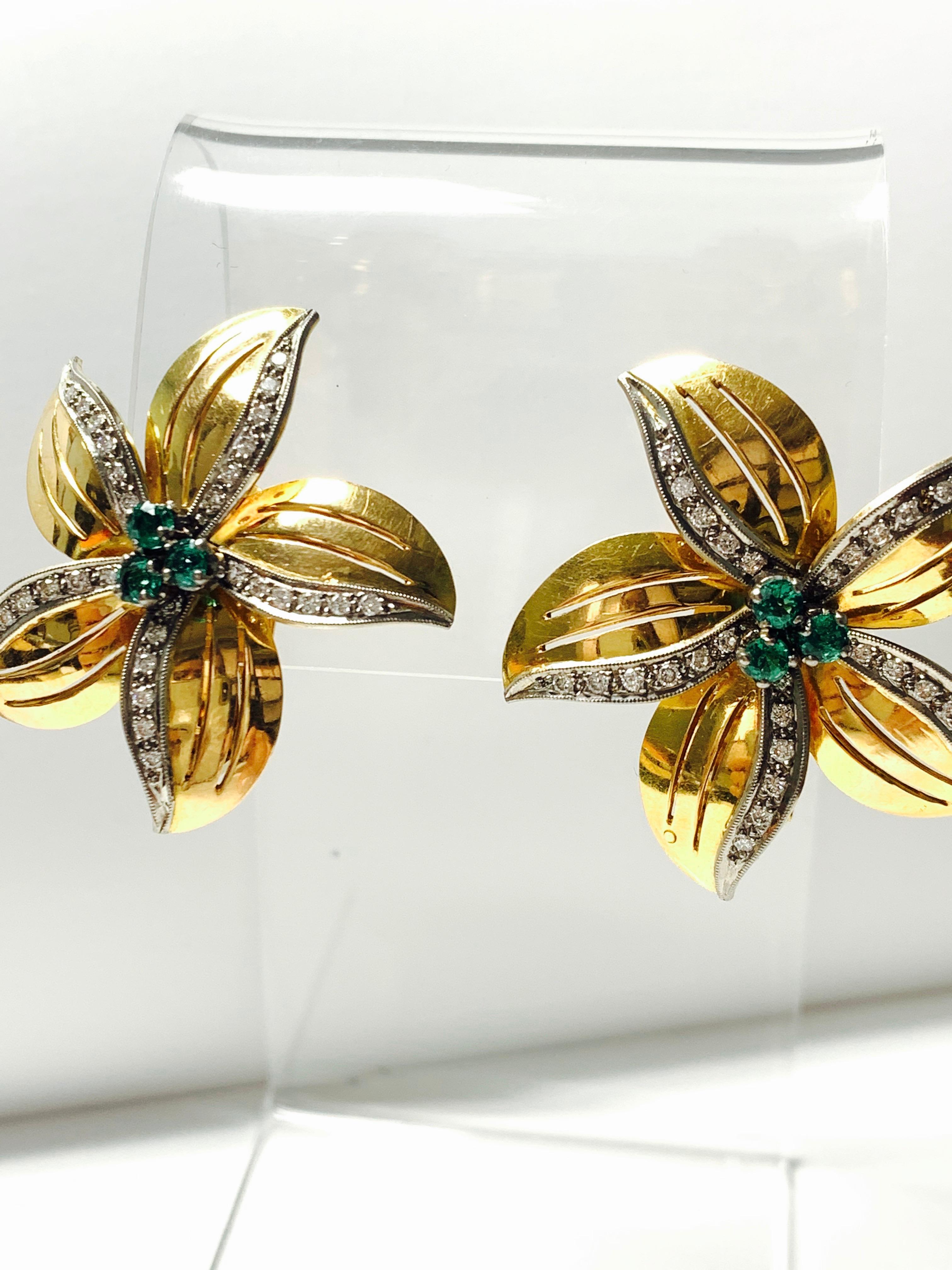 Emerald and Diamond Stud Earrings in 18k Yellow Gold For Sale 3