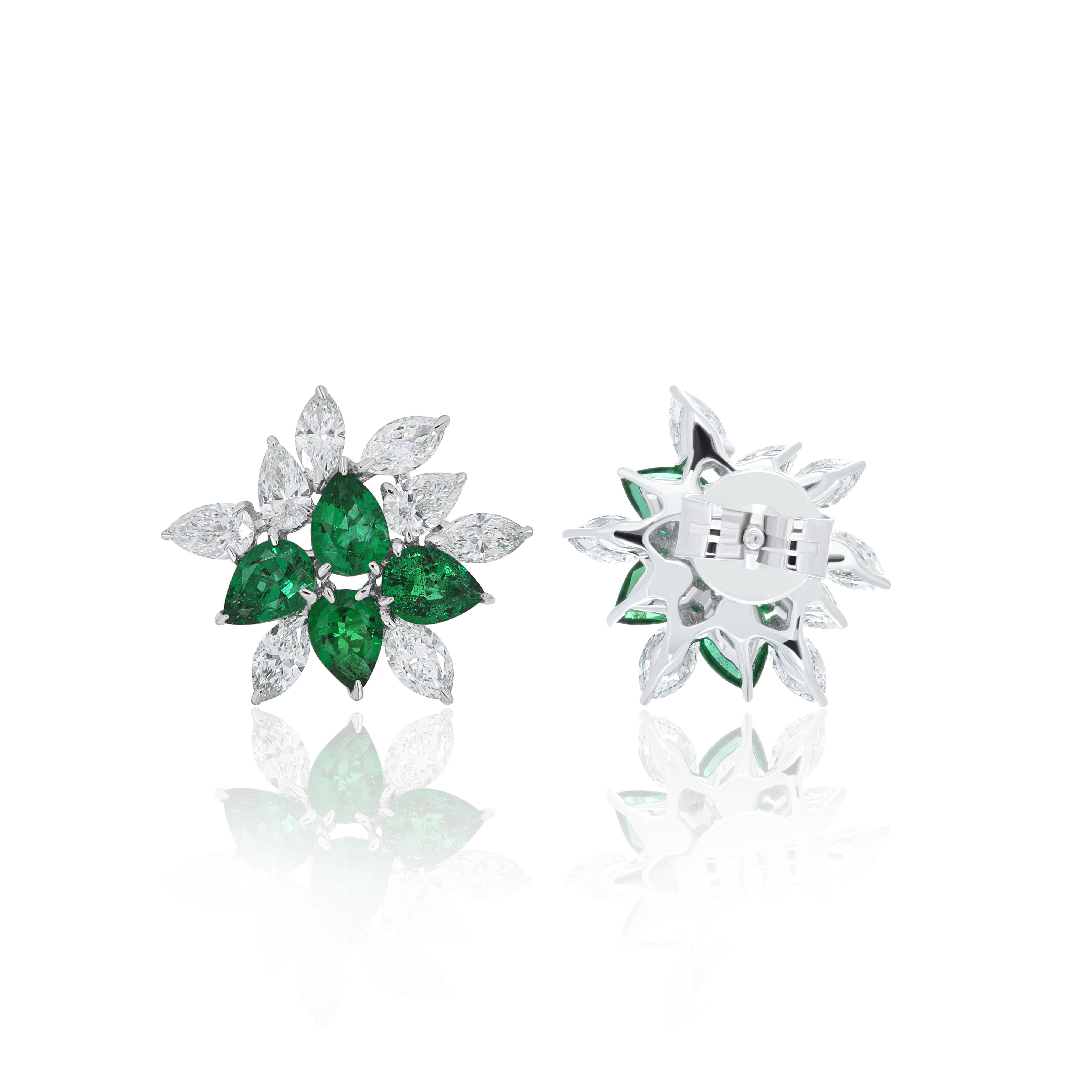 Emerald and Diamond Studded Earring in 18 Karat White Gold handcraft jewelry  In New Condition For Sale In JAIPUR, IN