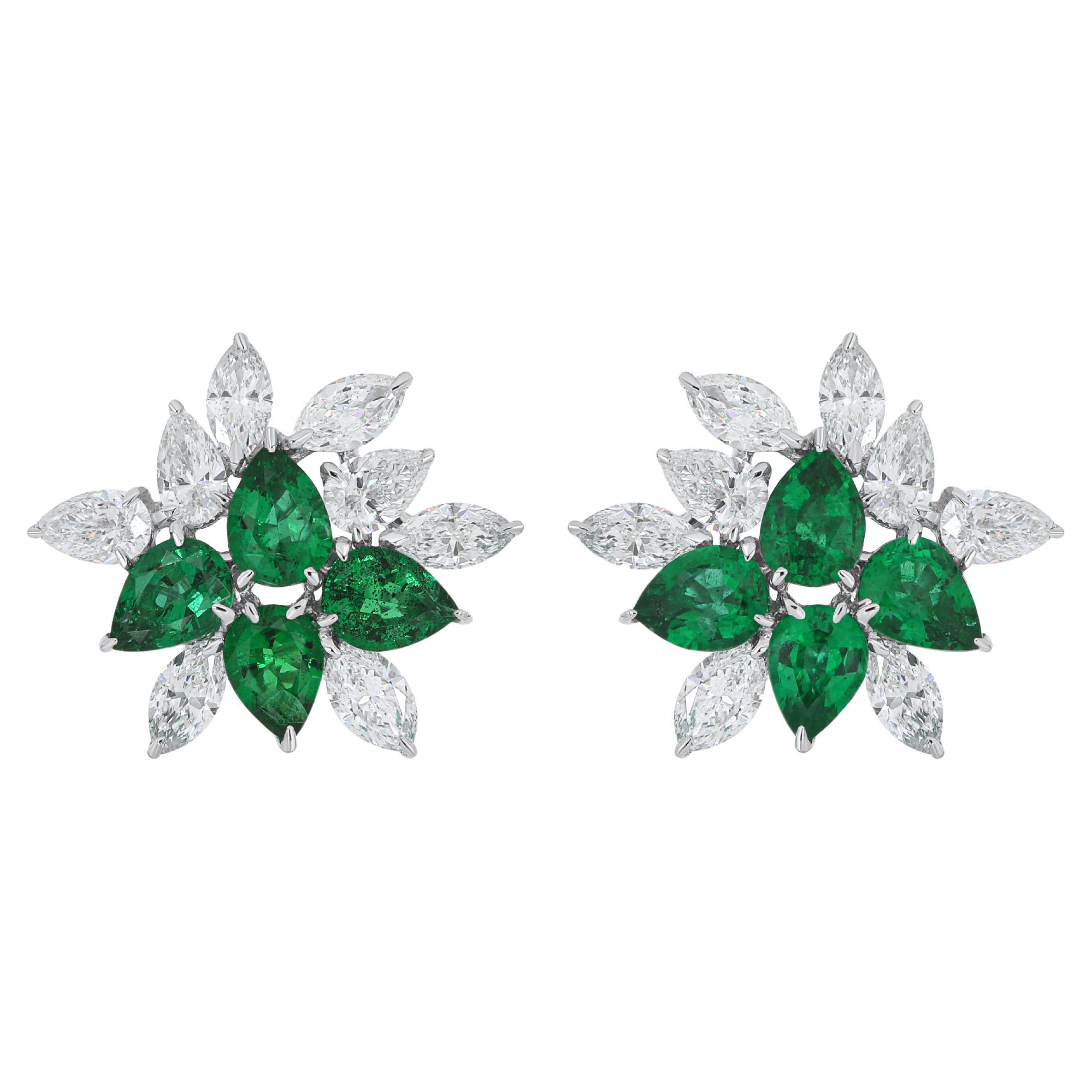 Emerald and Diamond Studded Earring in 18 Karat White Gold handcraft jewelry  For Sale