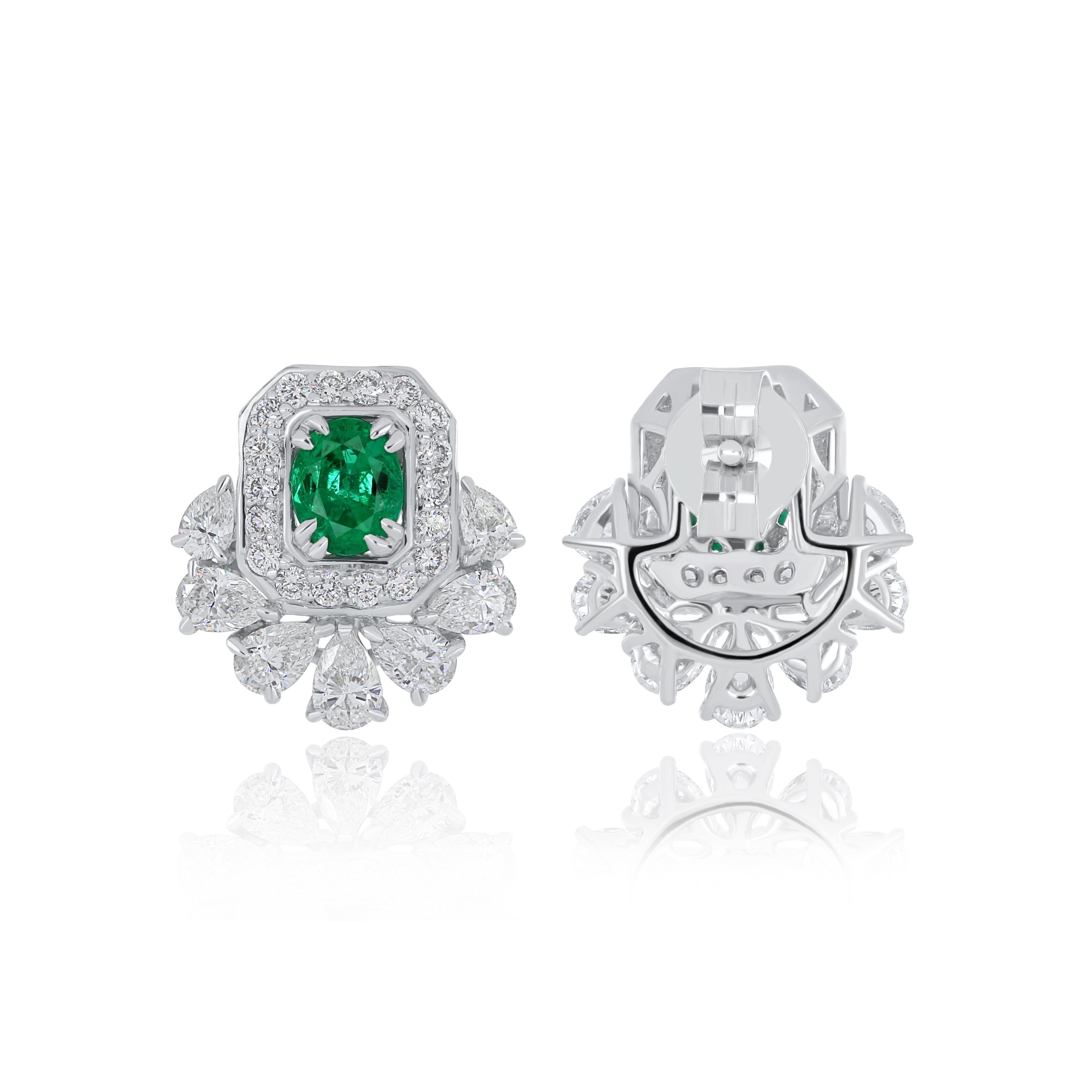 Emerald and Diamond Studded Earrings in 18 Karat White Gold Handcraft Jewelry In New Condition For Sale In JAIPUR, IN