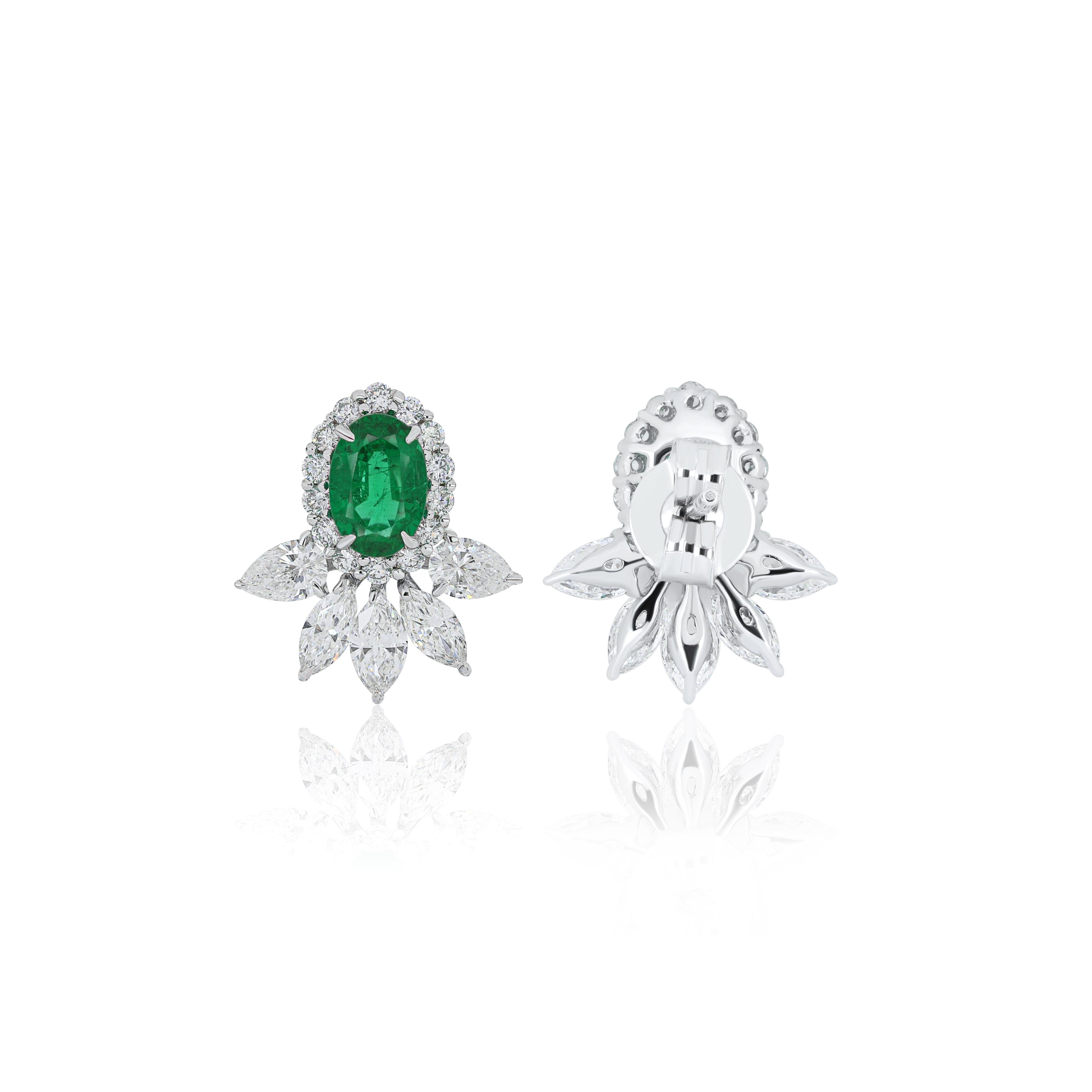 Emerald and Diamond Studded Earrings in 18 Karat White Gold handcraft jewelry In New Condition For Sale In JAIPUR, IN