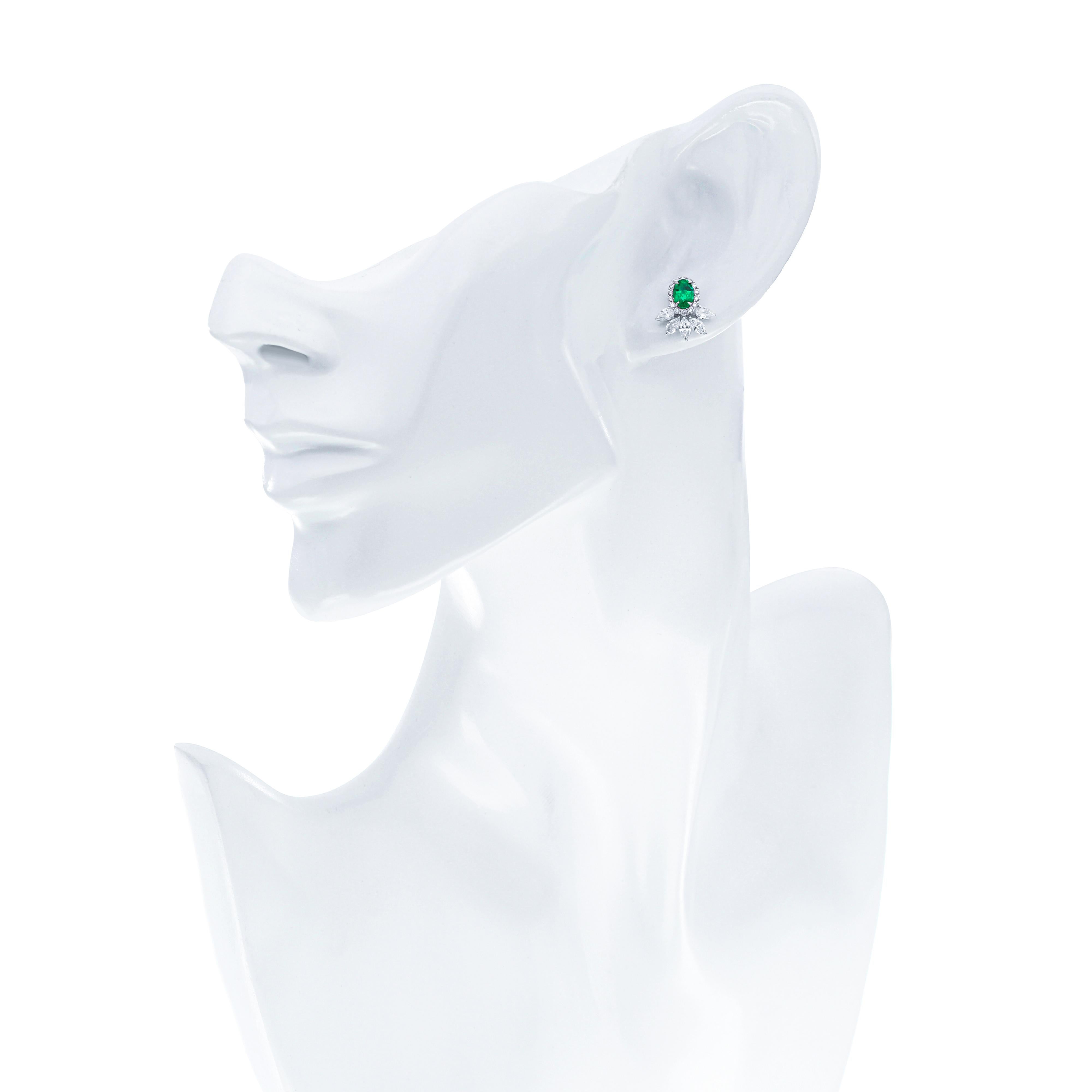 Ohrringe mit Smaragd- und Diamantbesatz aus 18 Karat Weißgold - Handcraft-Schmuck im Angebot 2