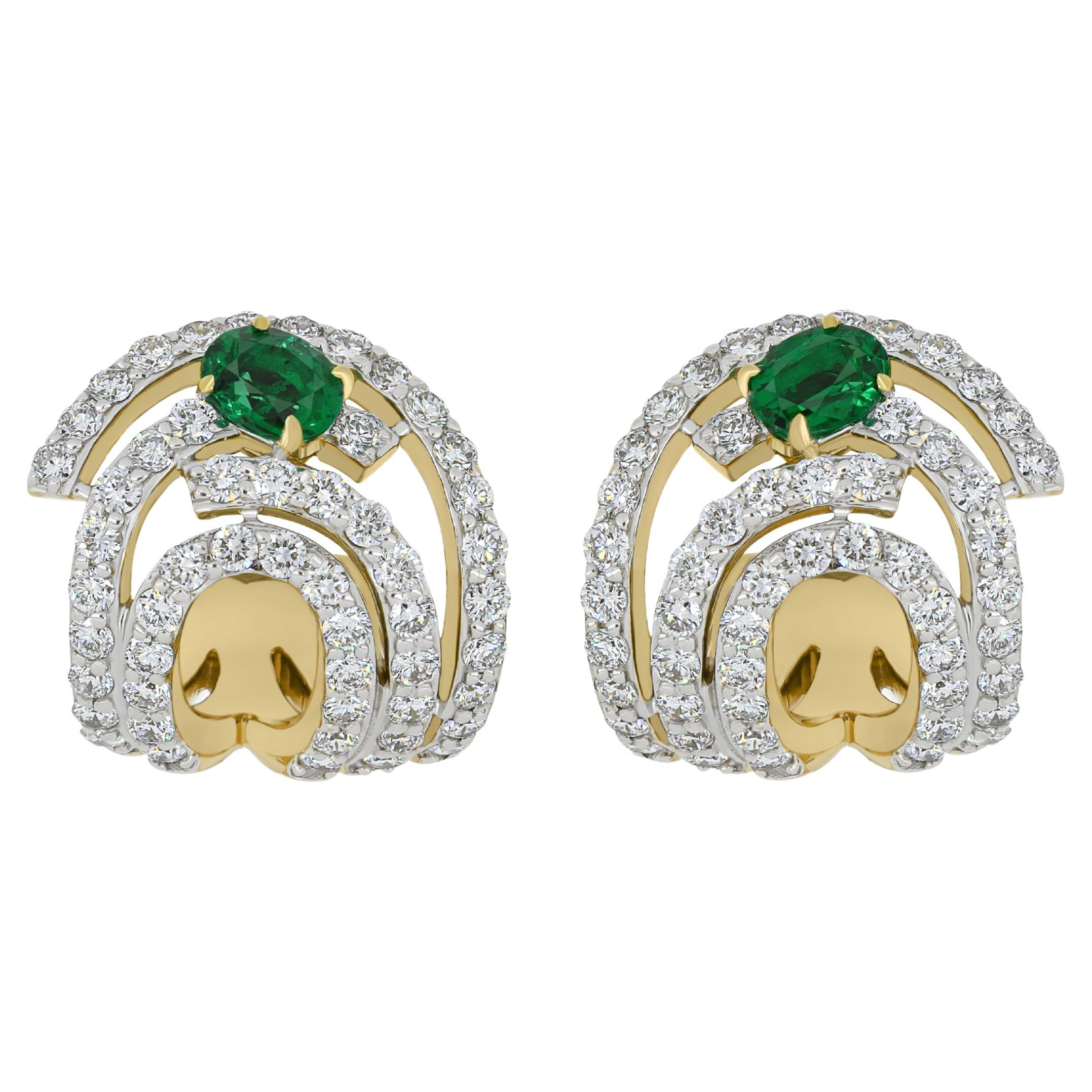 Emerald & Diamond Studded Earrings in 18K Yellow Gold jewelry, handcraft Earring For Sale