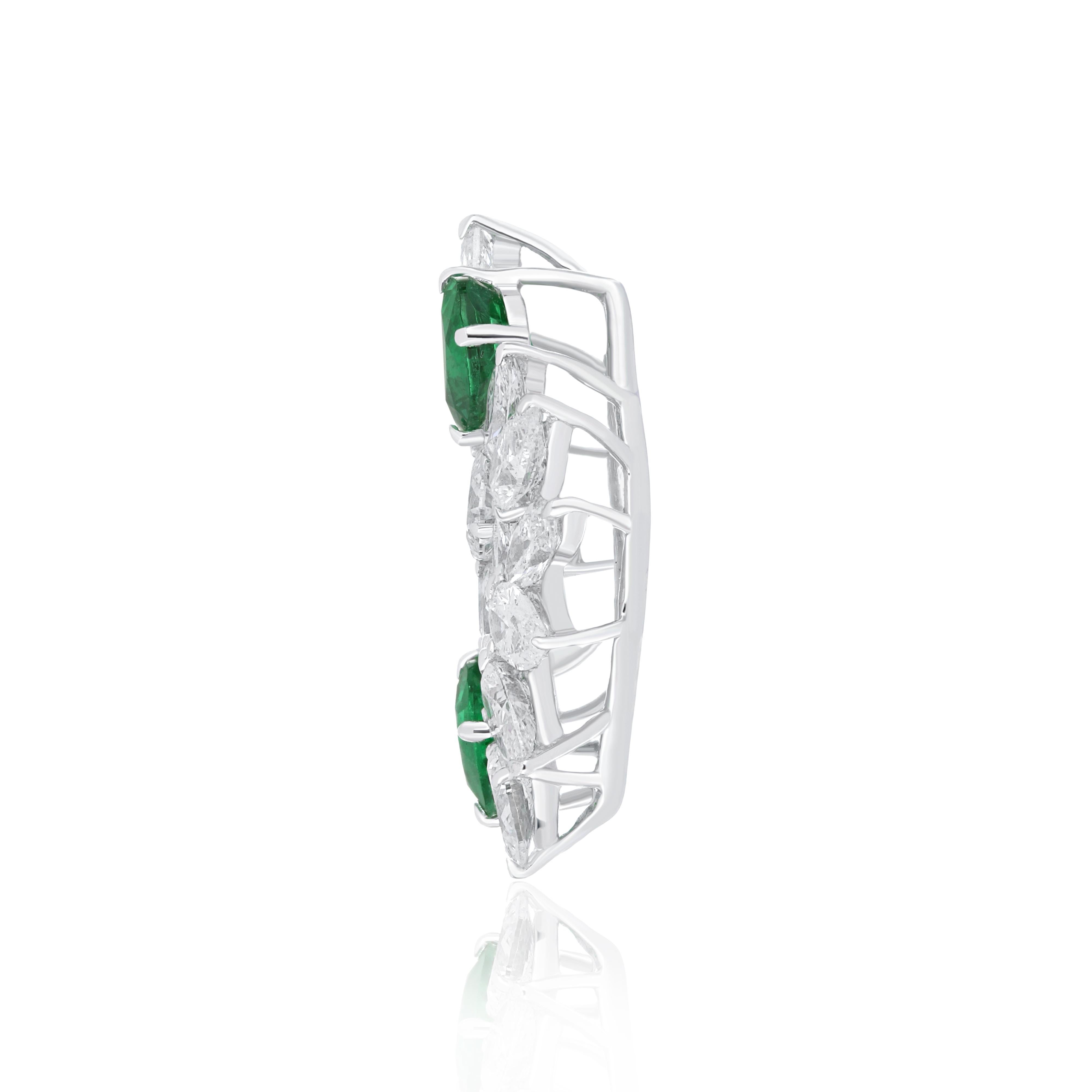 Oval Cut Emerald and Diamond Studded Pendant in 18KWhite Gold handcraft jewelry Pendant For Sale