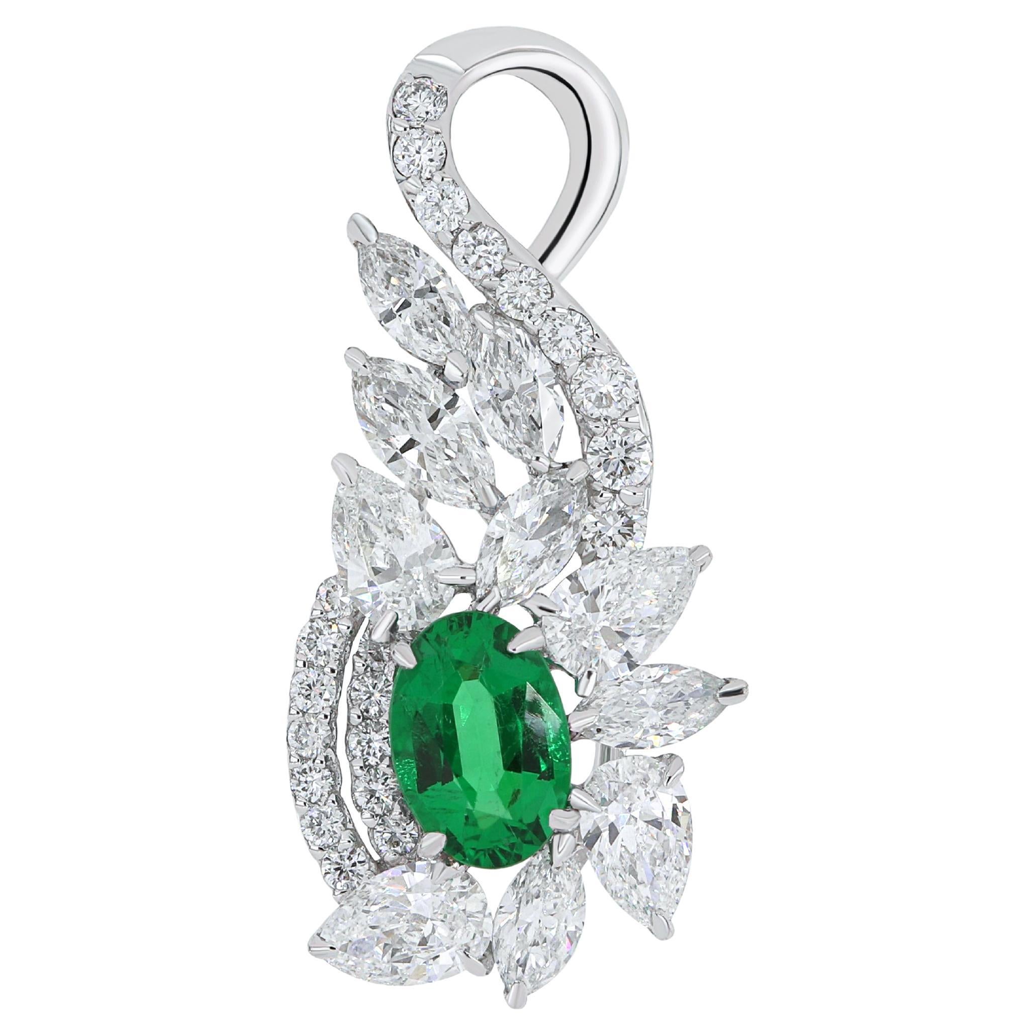 Emerald and Diamond Studded Pendant in 18 Karat White Gold Handcraft jewelry For Sale